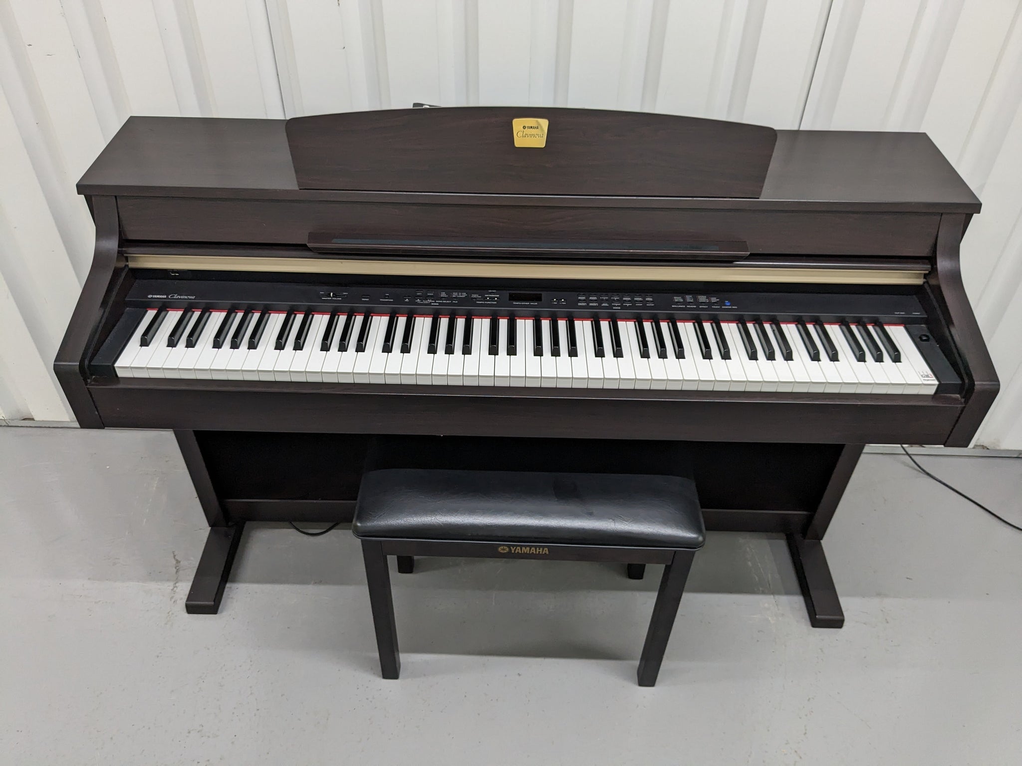 Yamaha Clavinova CLP-330 Digital Piano in dark rosewood finish stock nr  23216