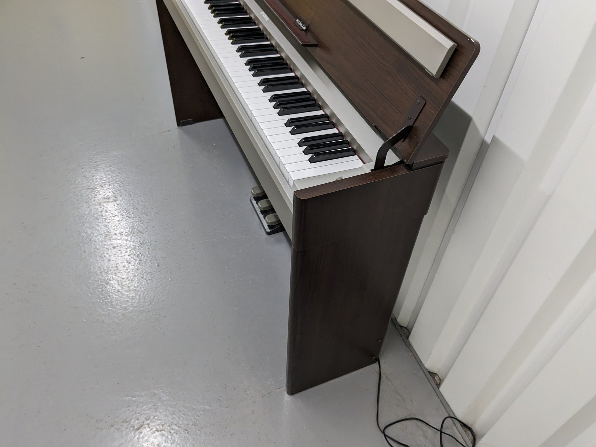 Yamaha Arius YDP-S30 Digital Piano Slimline space saver