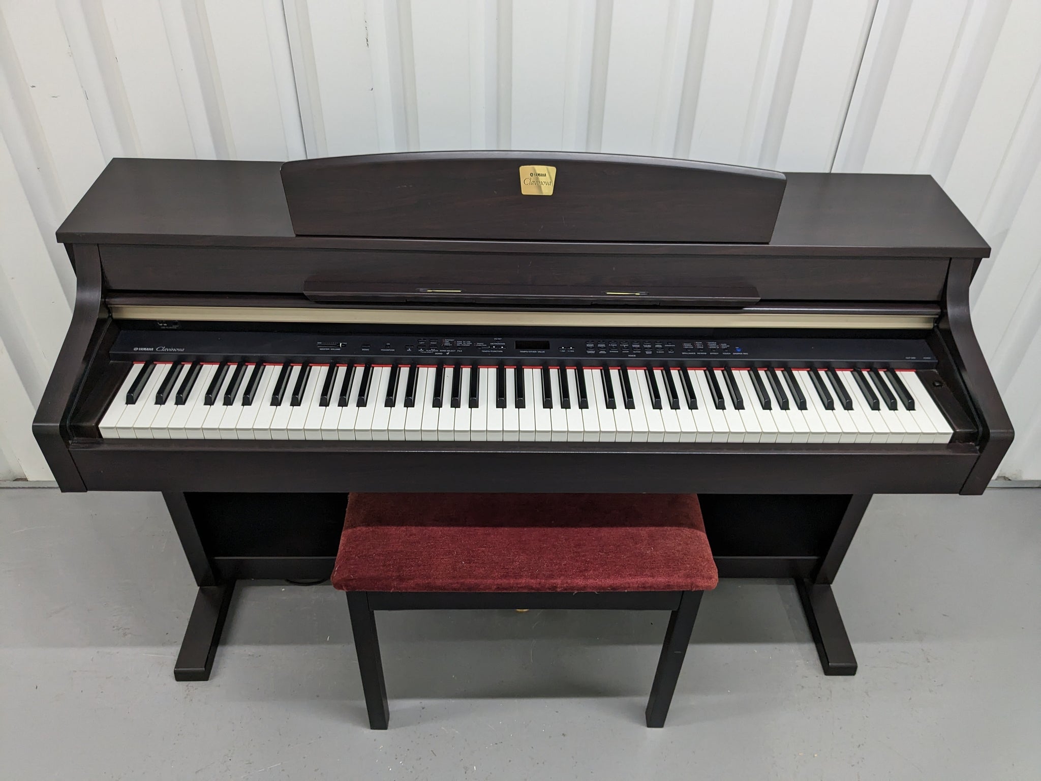 YAMAHA CLP-340 Clavinova 電子ピアノ Yamaha Clavinova CLP-340 digital piano and stool in dark