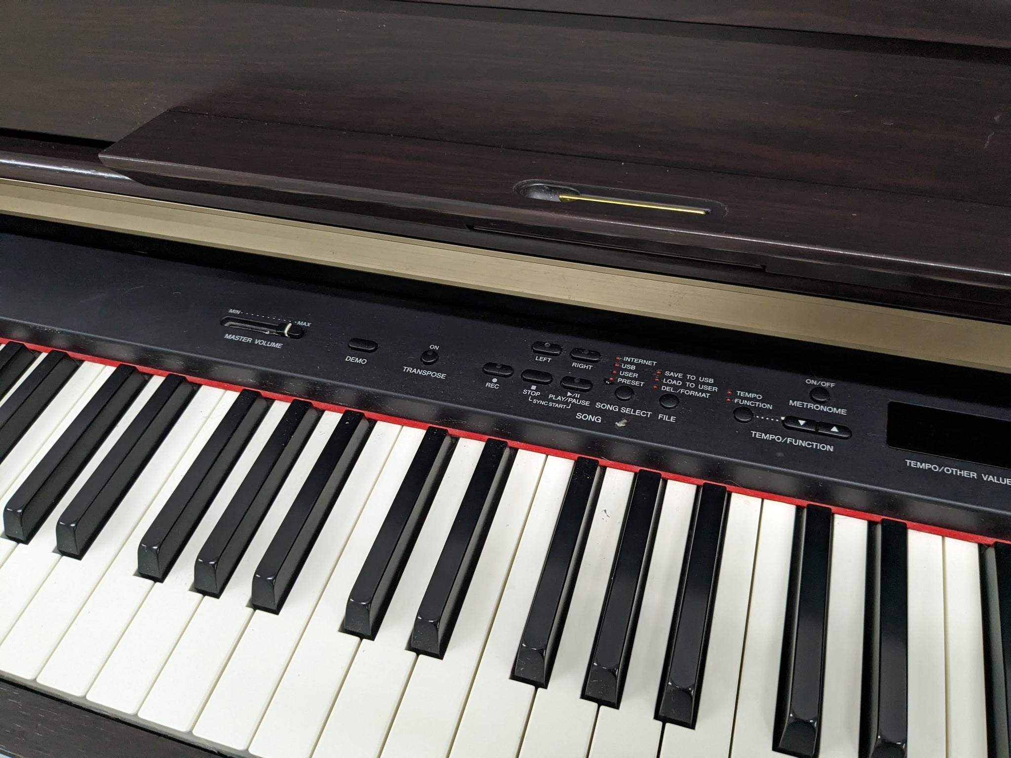 Yamaha Clavinova CLP-340 digital piano and stool in dark Rosewood