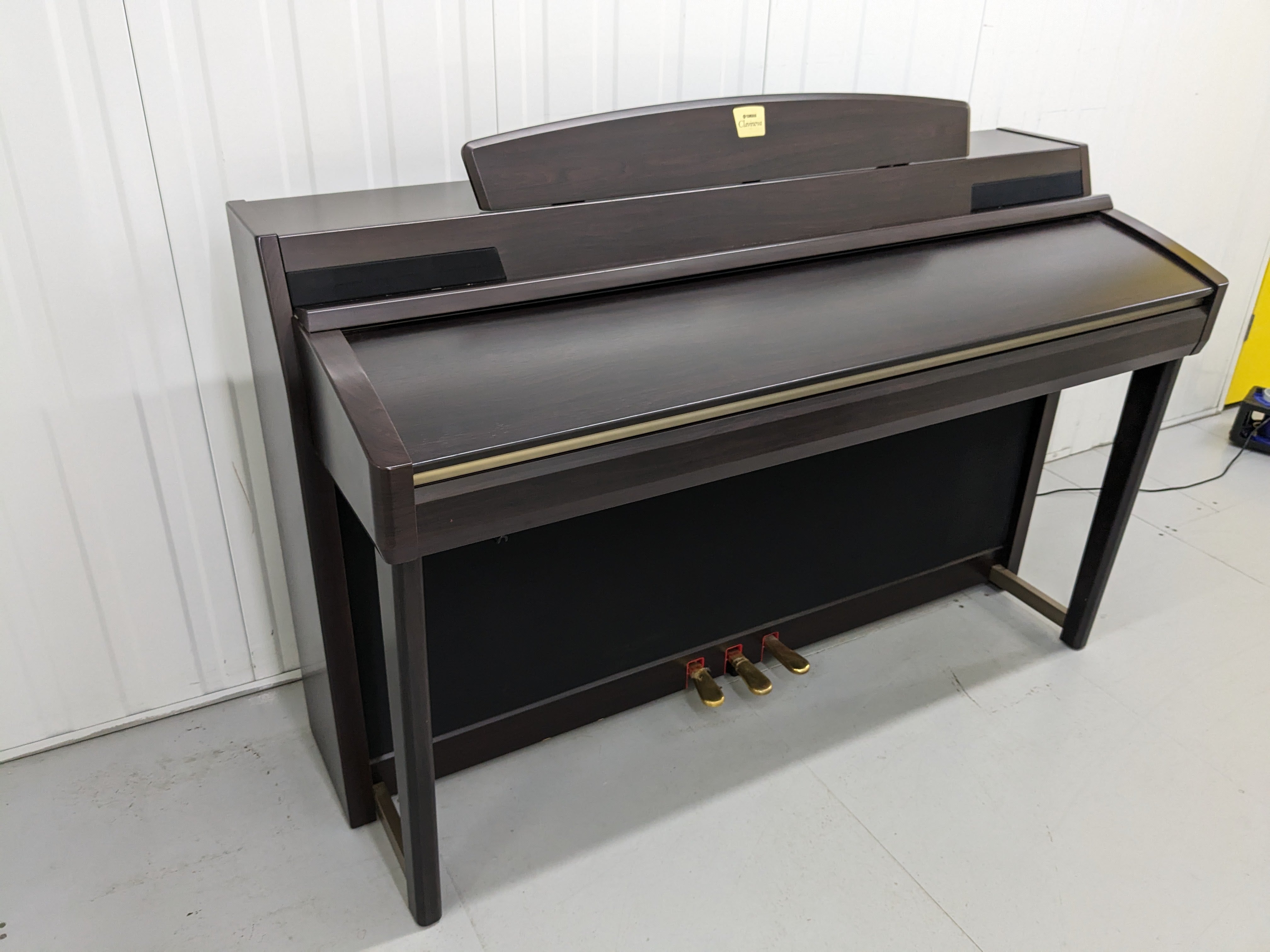 YAMAHA CLAVINOVA CLP-270 DIGITAL PIANO IN DARK ROSEWOOD stock nr