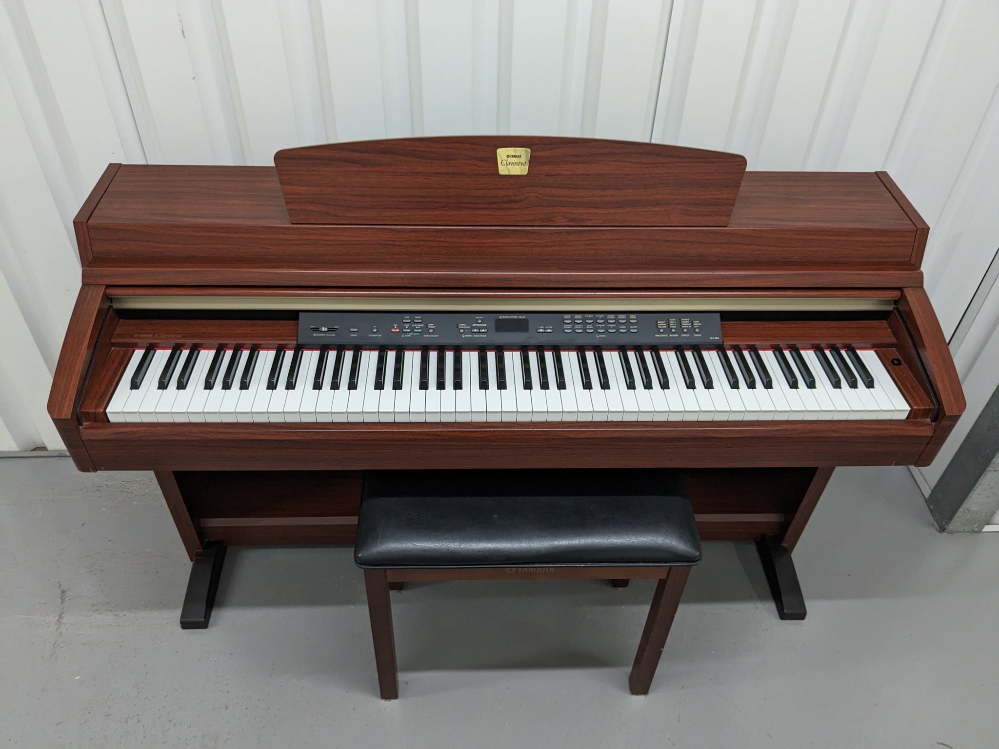 鍵盤楽器 Yamaha Clavinova CLP-230M Yamaha Clavinova CLP-230 Digital Piano and stool in mahogany