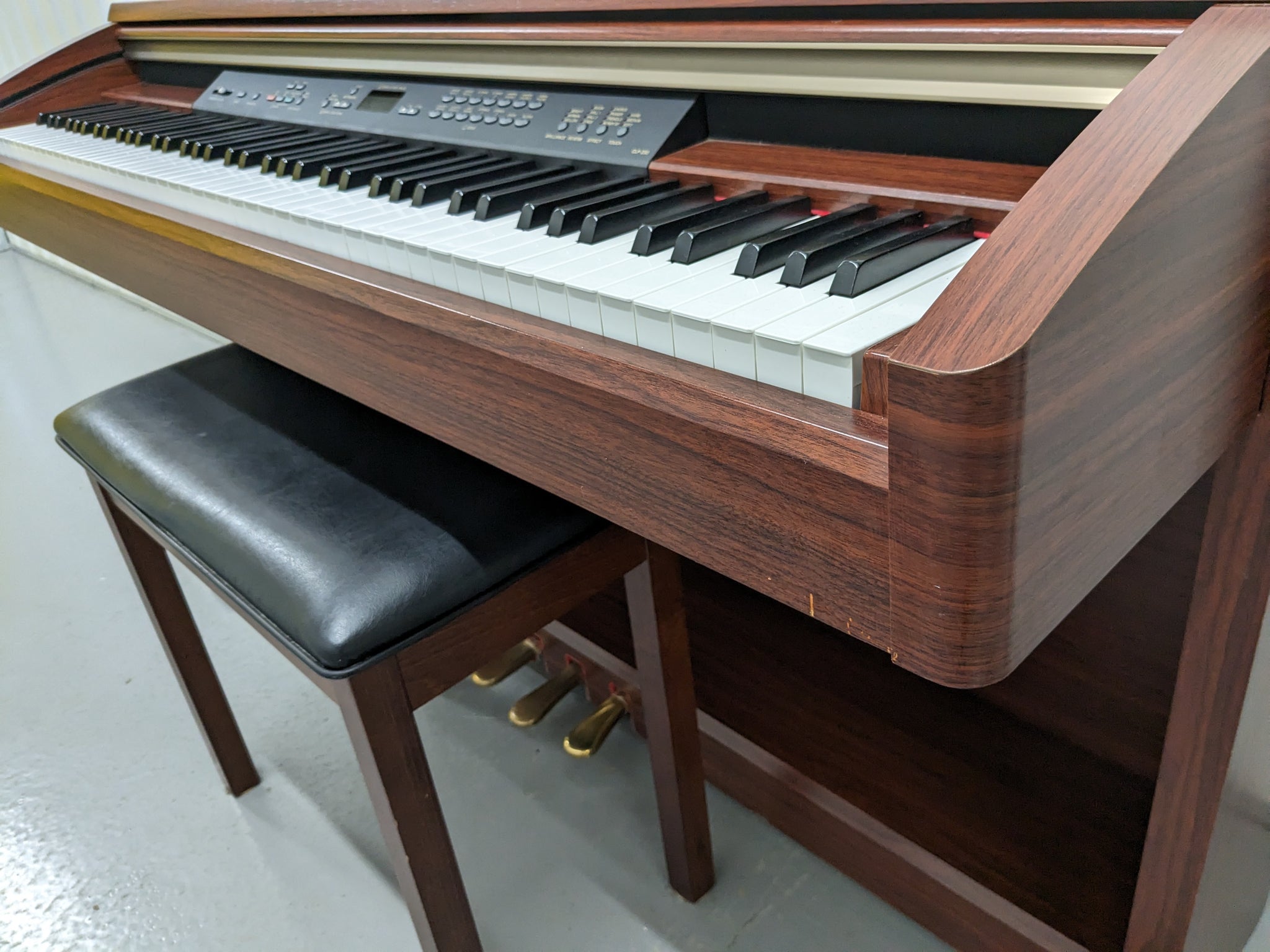鍵盤楽器 Yamaha Clavinova CLP-230M Yamaha Clavinova CLP-230PE digital piano and stool in glossy