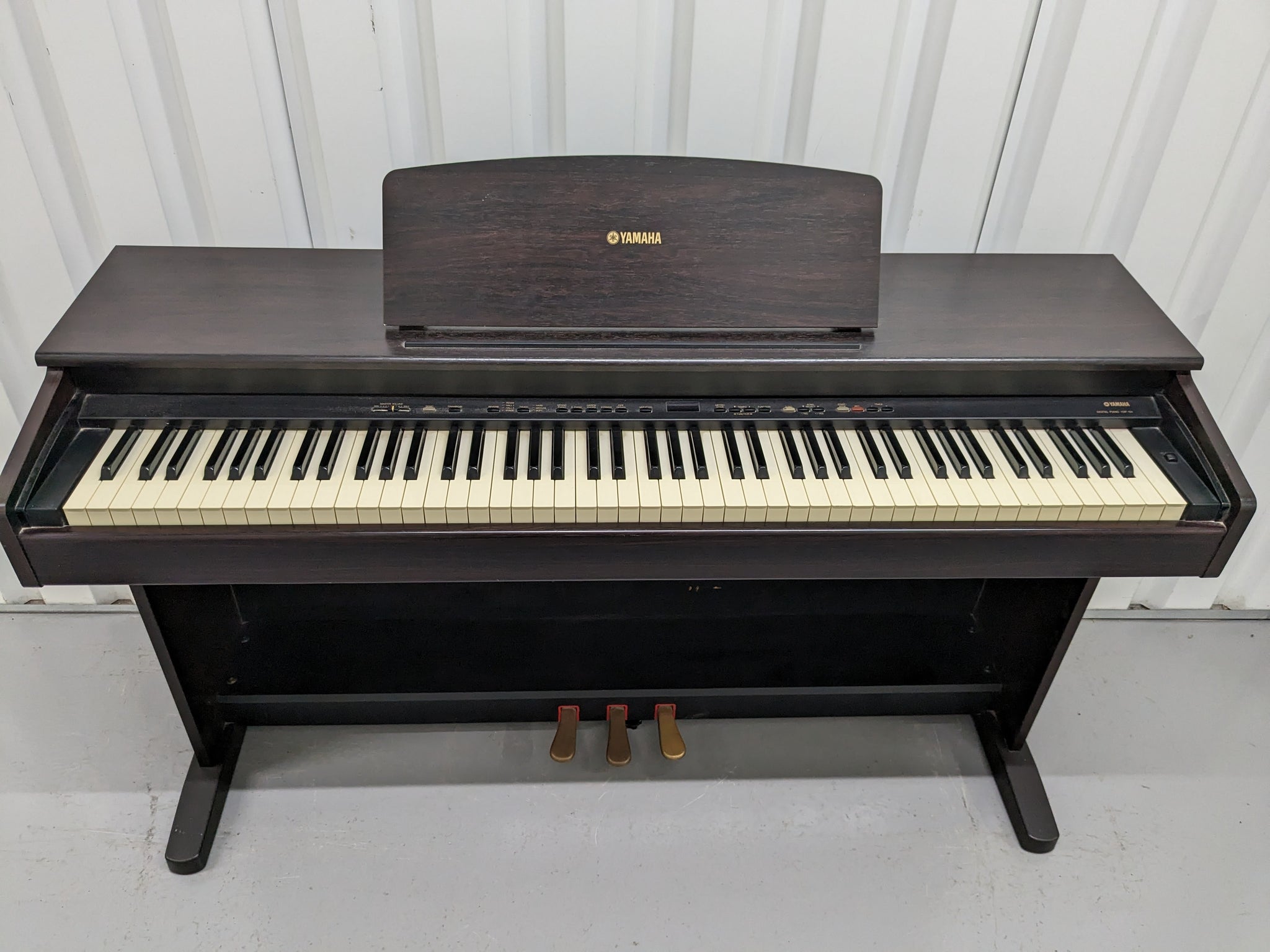 Yamaha Arius YDP-101 Digital Piano in dark rosewood finish stock nr 23 –  Sulinda Music