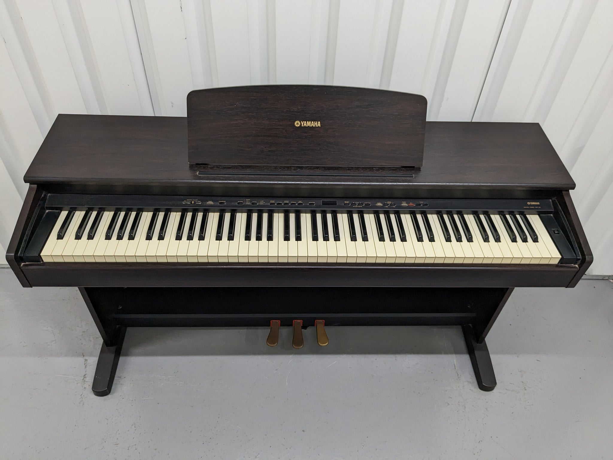 Yamaha Arius YDP-101 Digital Piano in dark rosewood finish stock nr 23 –  Sulinda Music