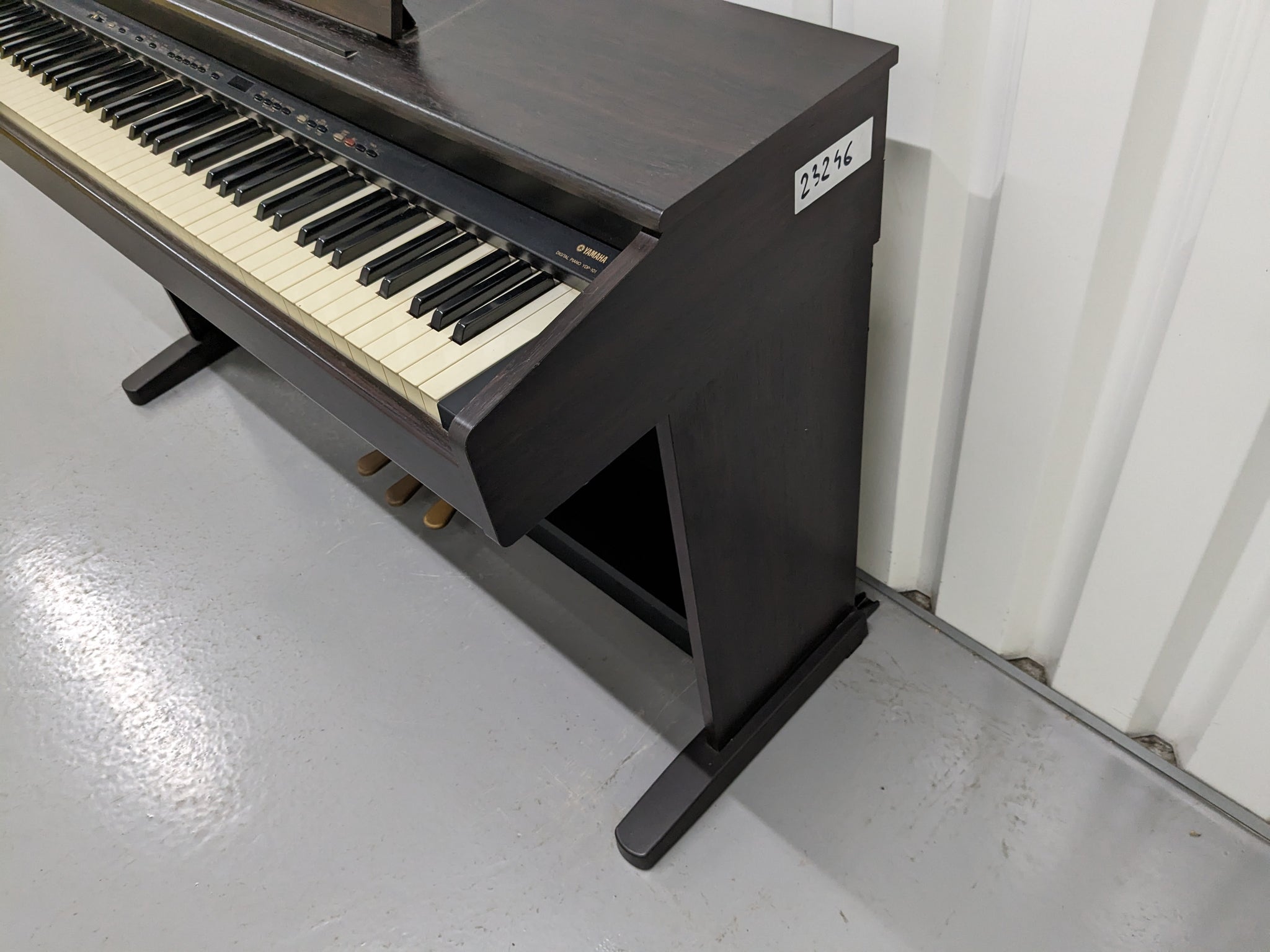 Yamaha Arius YDP-101 Digital Piano in dark rosewood finish stock nr 23246