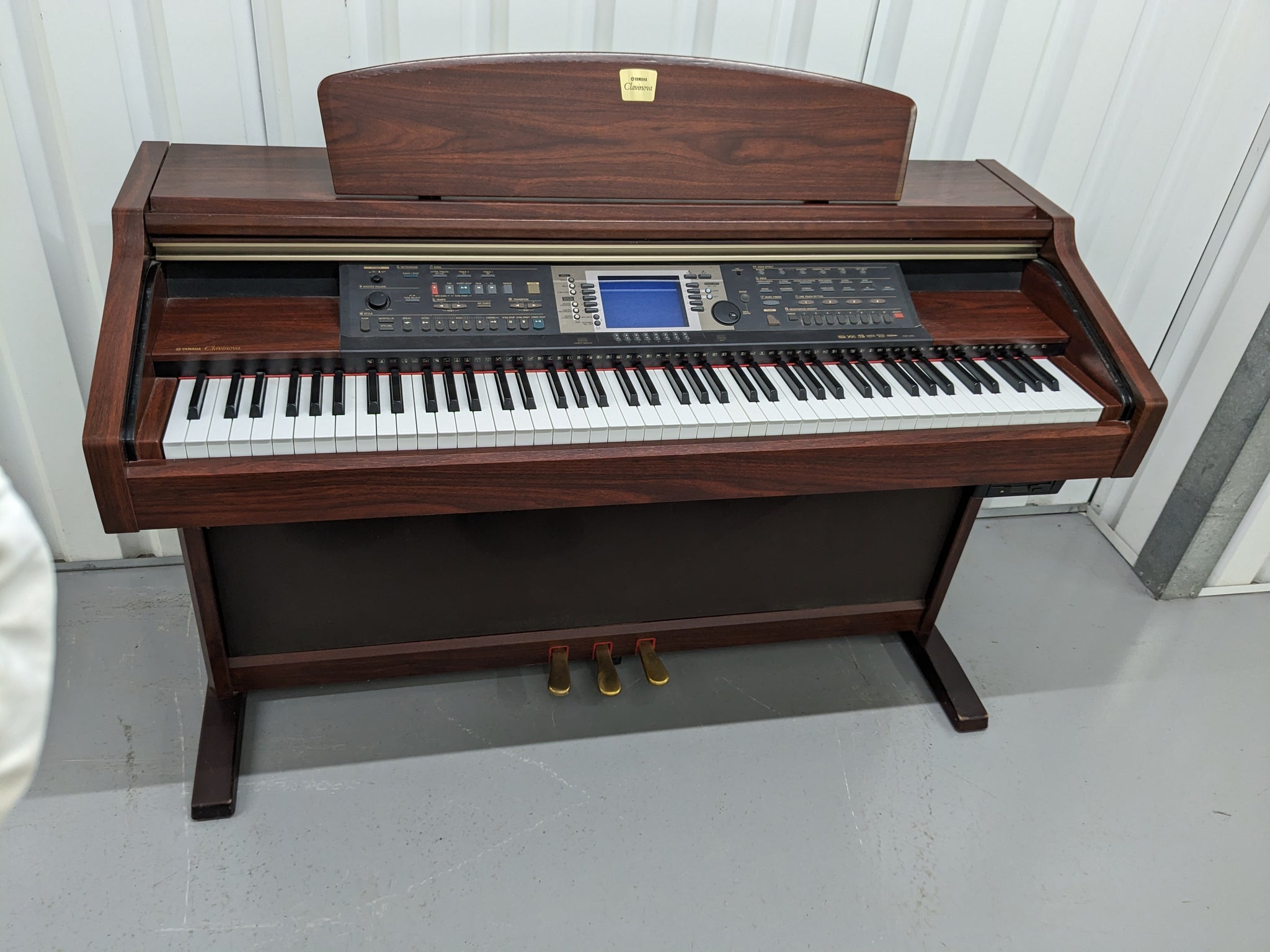 Yamaha Clavinova CVP-206 piano arranger in mahogany with stool