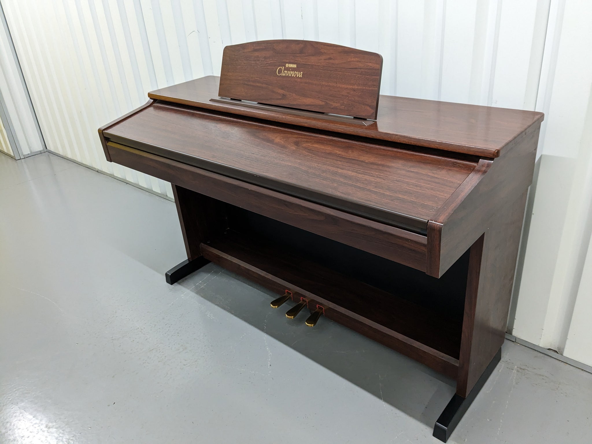 Yamaha Clavinova CVP-103 Digital Piano arranger in mahogany stock 