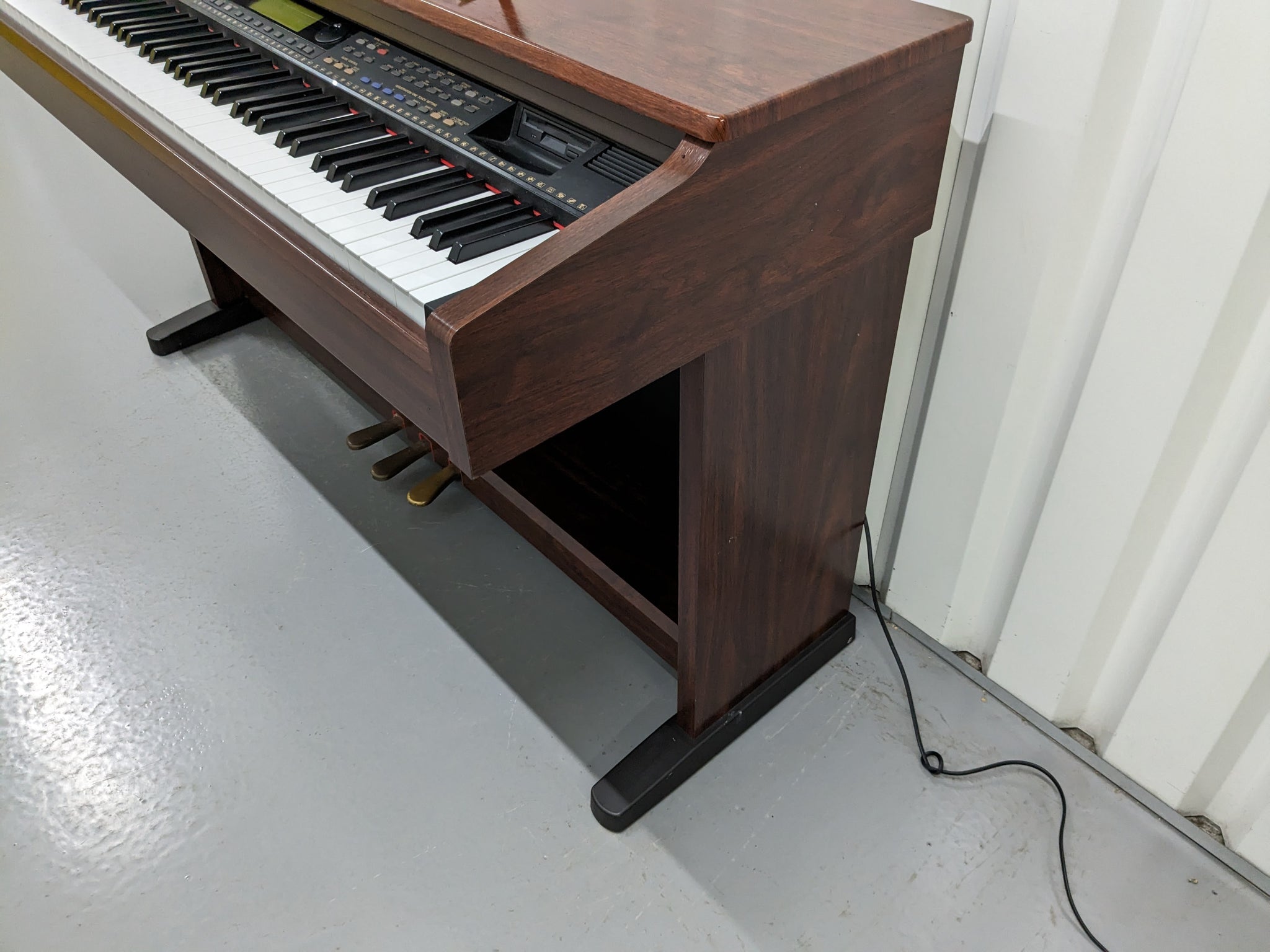 Yamaha Clavinova CVP-103 Digital Piano arranger in mahogany stock nr 2 –  Sulinda Music