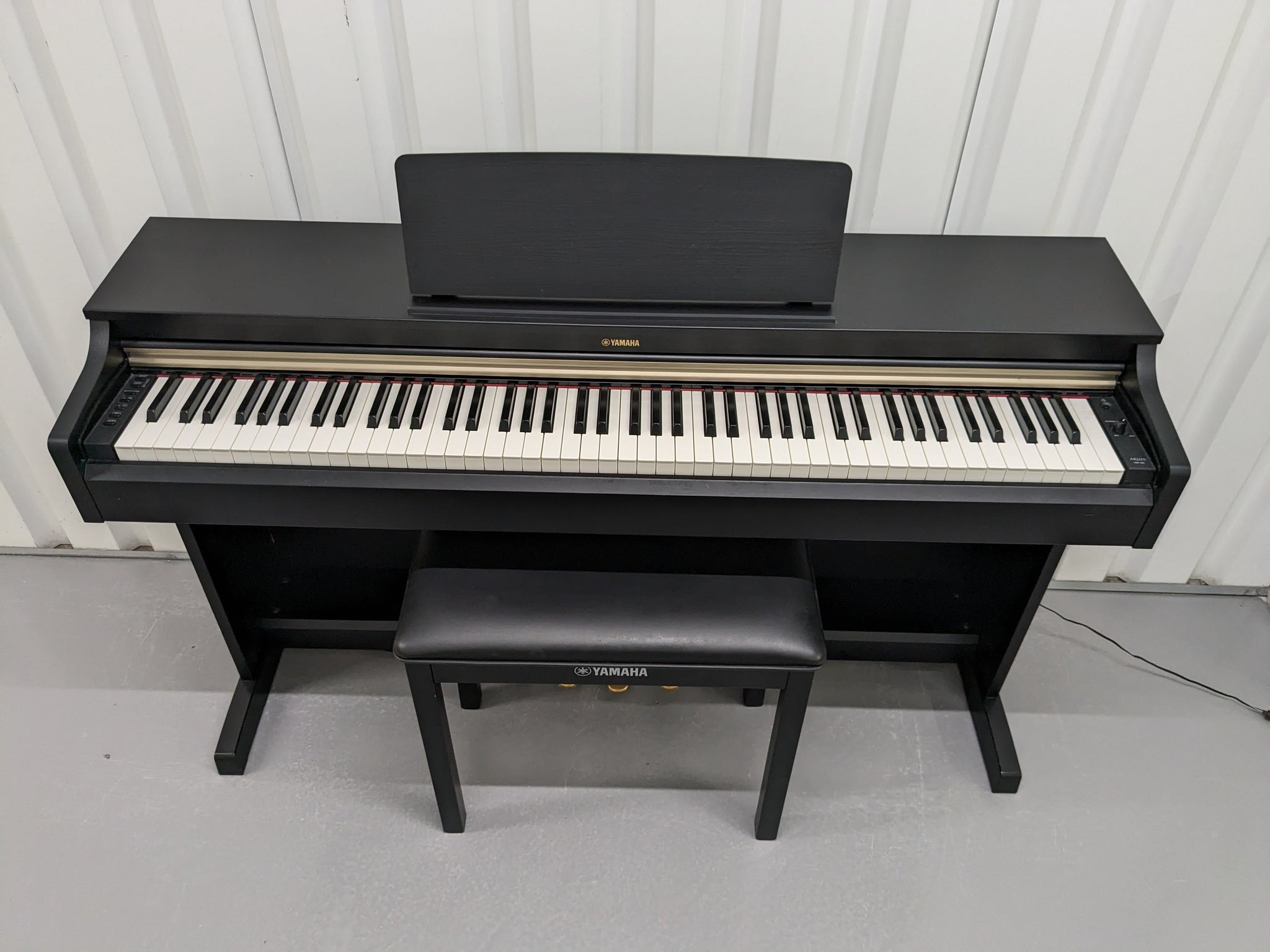 Yamaha Arius YDP-162 Digital Piano satin black, clavinova keyboard