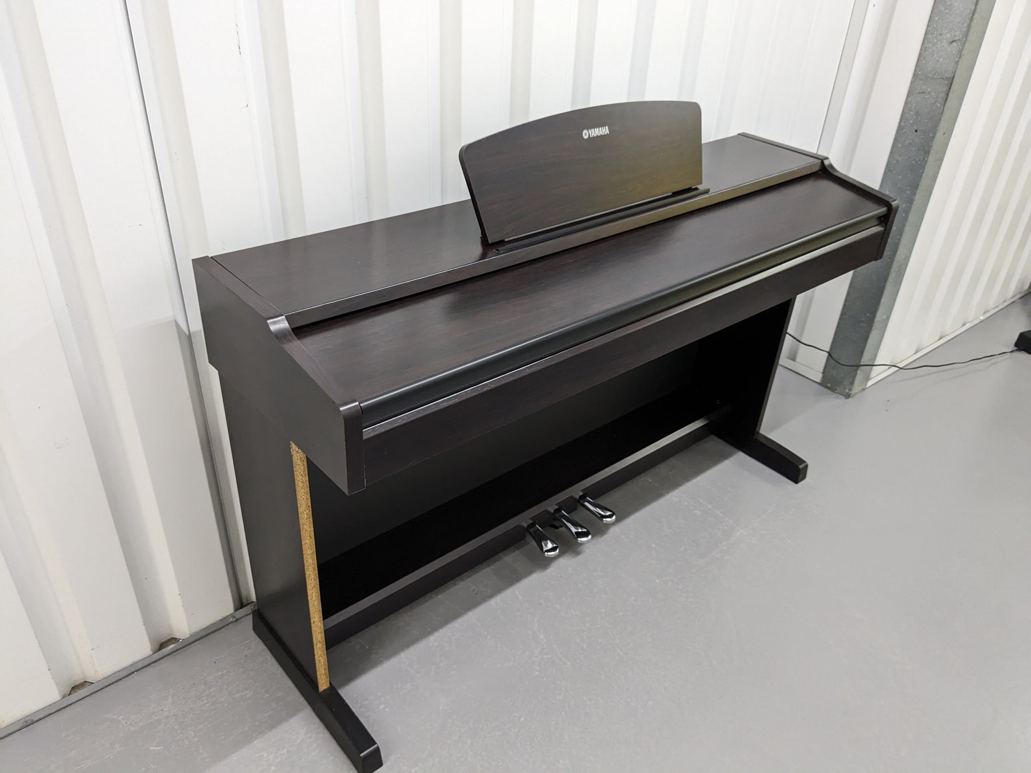 Yamaha Arius YDP-131 Digital Piano in rosewood finish stock nr