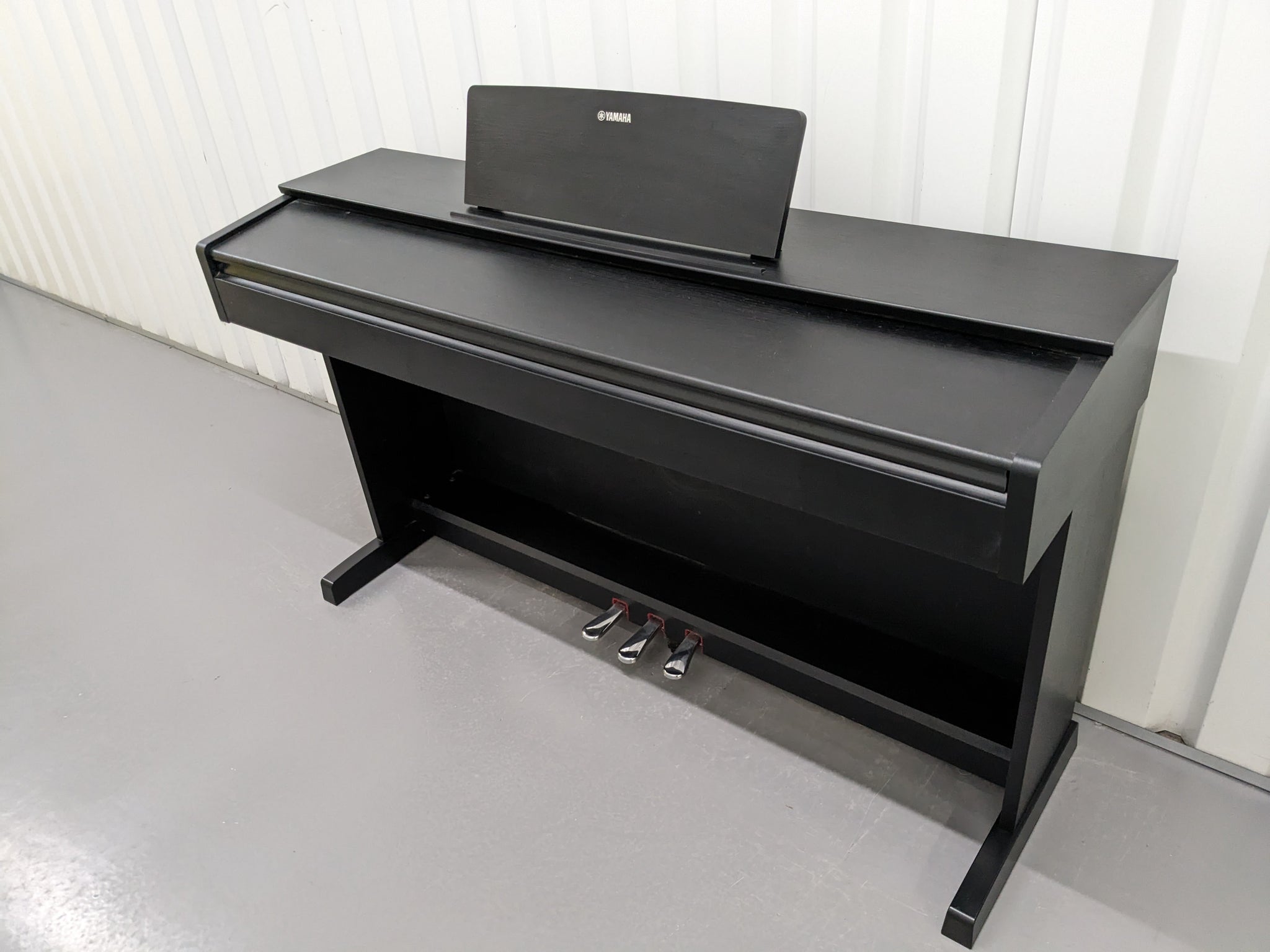 Yamaha Arius YDP-143 Digital Piano in satin black finish stock 