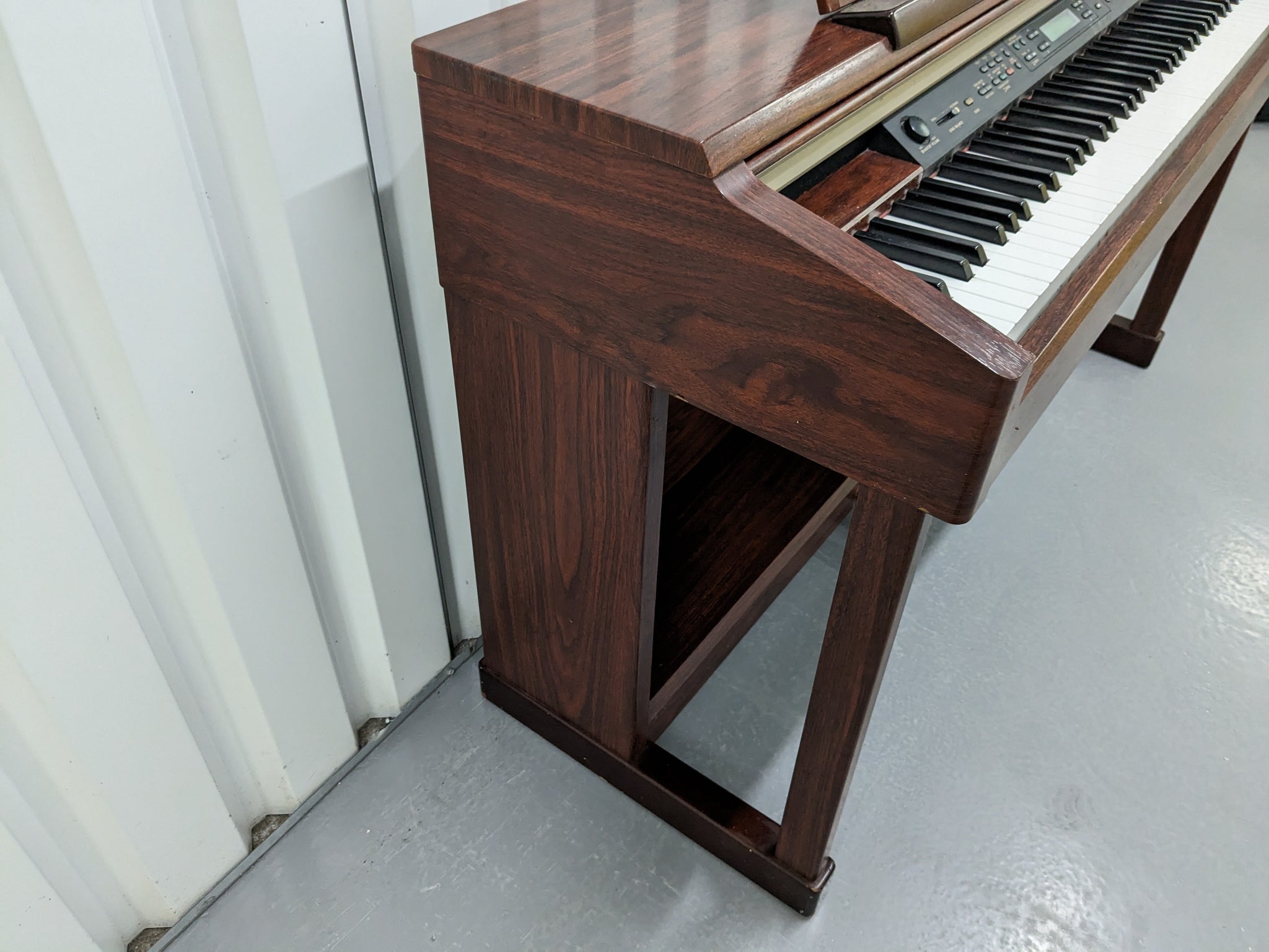 Yamaha Clavinova CLP-150 Digital Piano in mahogany colour stock nr