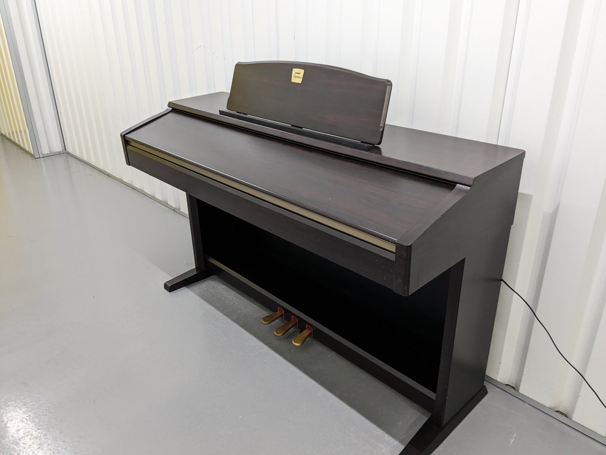 Yamaha Clavinova CLP-120 Digital Piano in dark rosewood stock