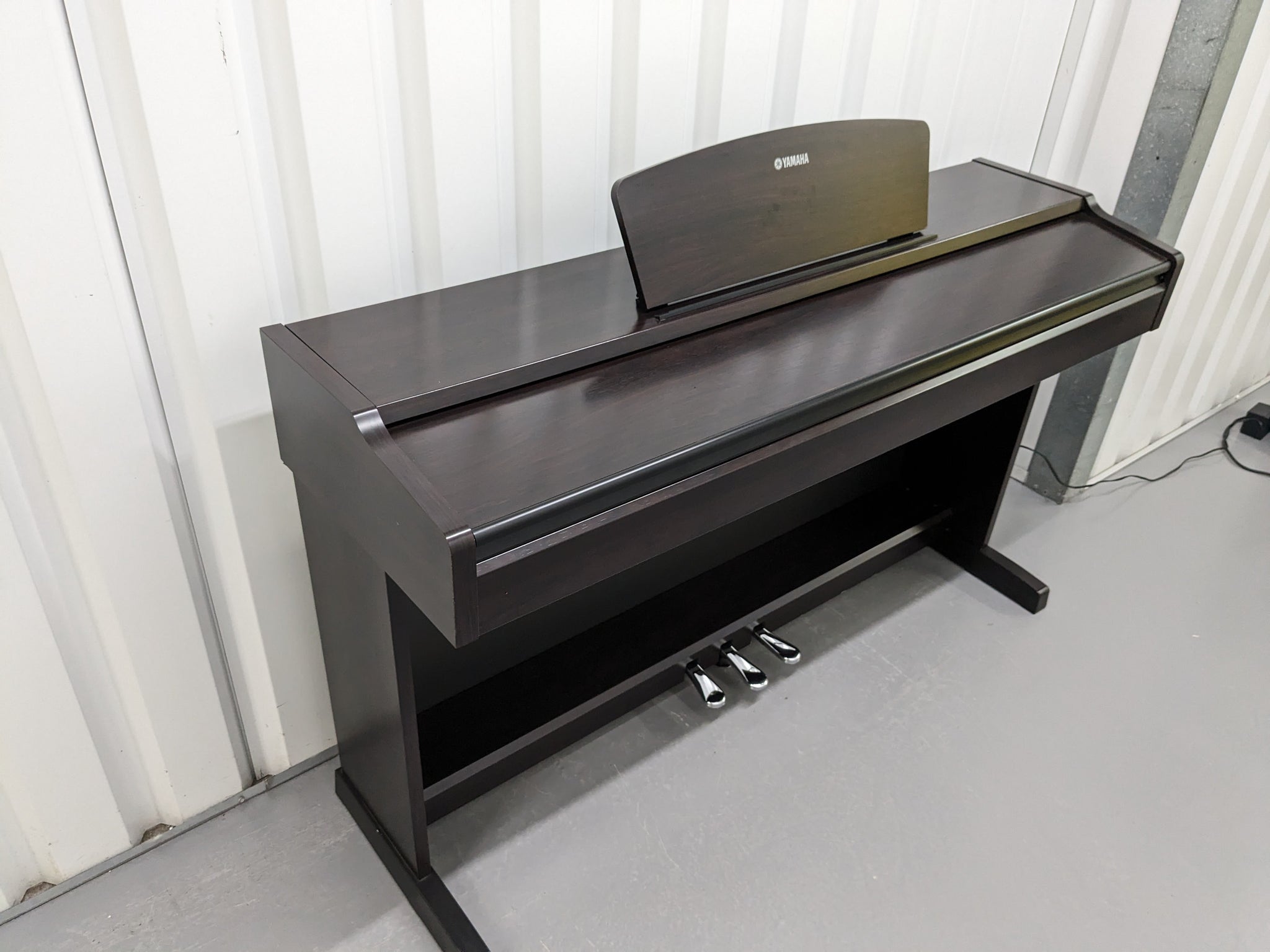 YAMAHA デジタルピアノ YDP-131 88鍵 Yamaha Arius YDP-131 Digital Piano in rosewood finish stock nr