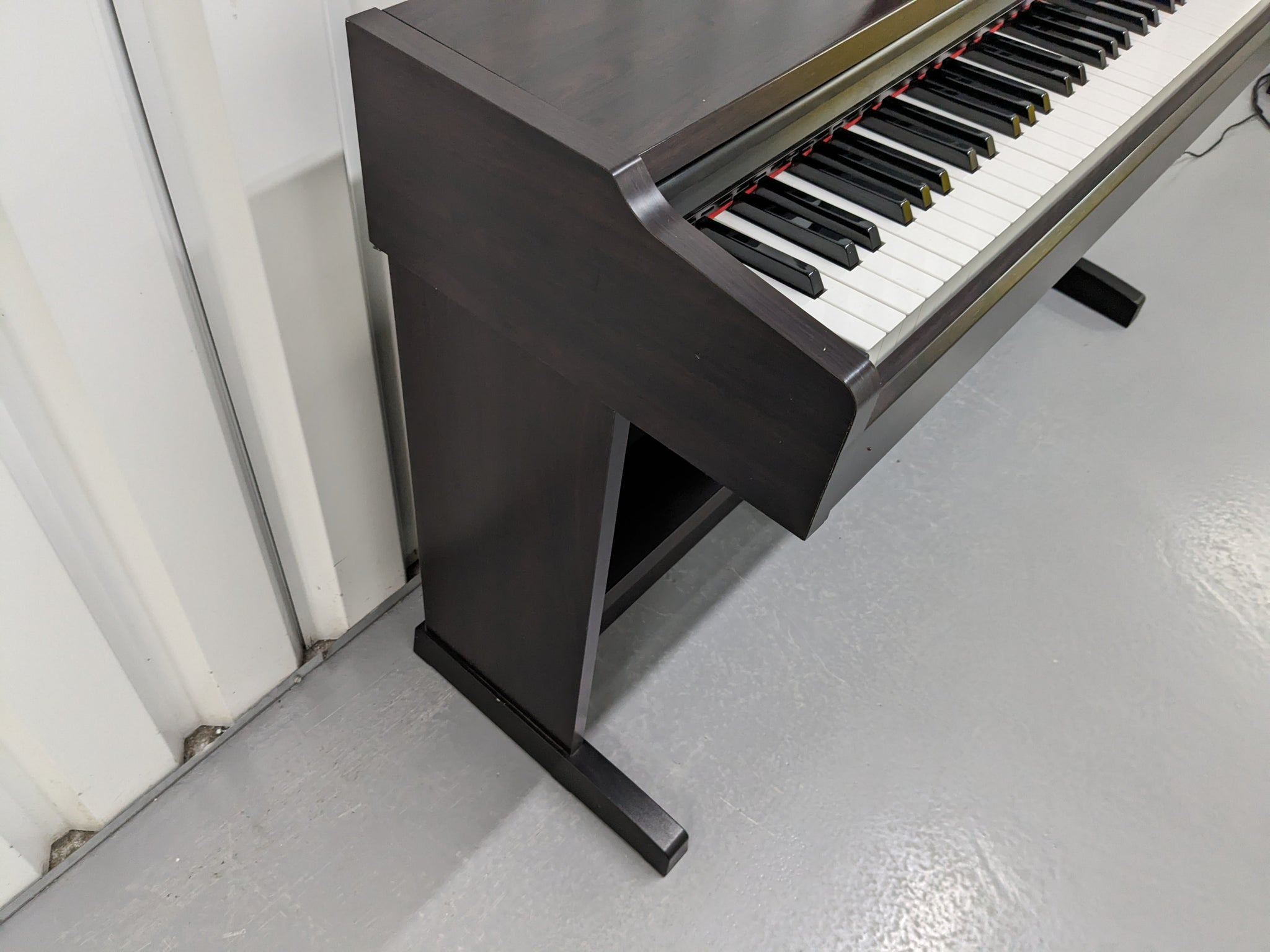 Yamaha Arius YDP-131 Digital Piano in rosewood finish stock nr