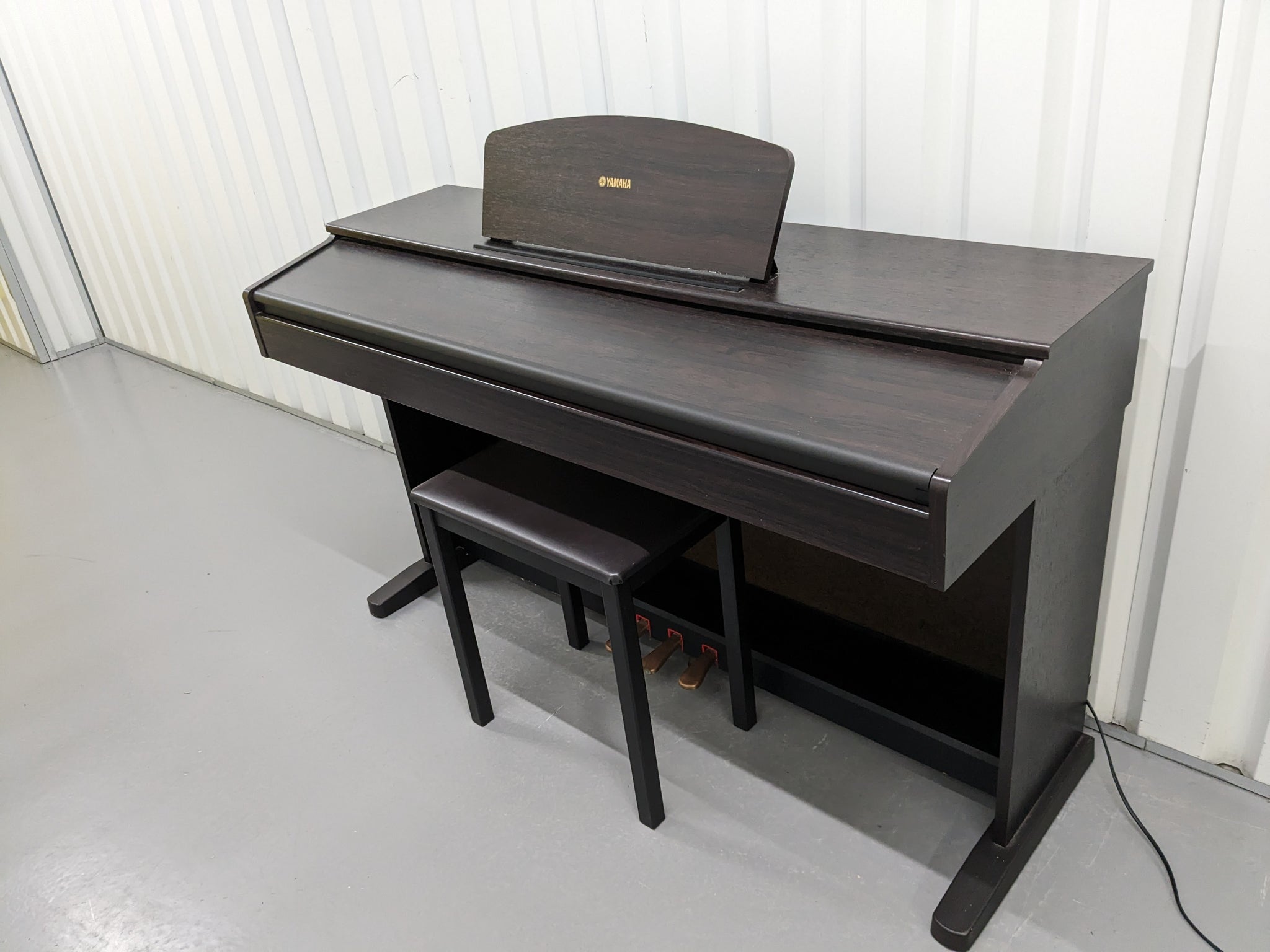 Yamaha Arius YDP-121 Digital Piano and stool in dark rosewood stock nr 23346