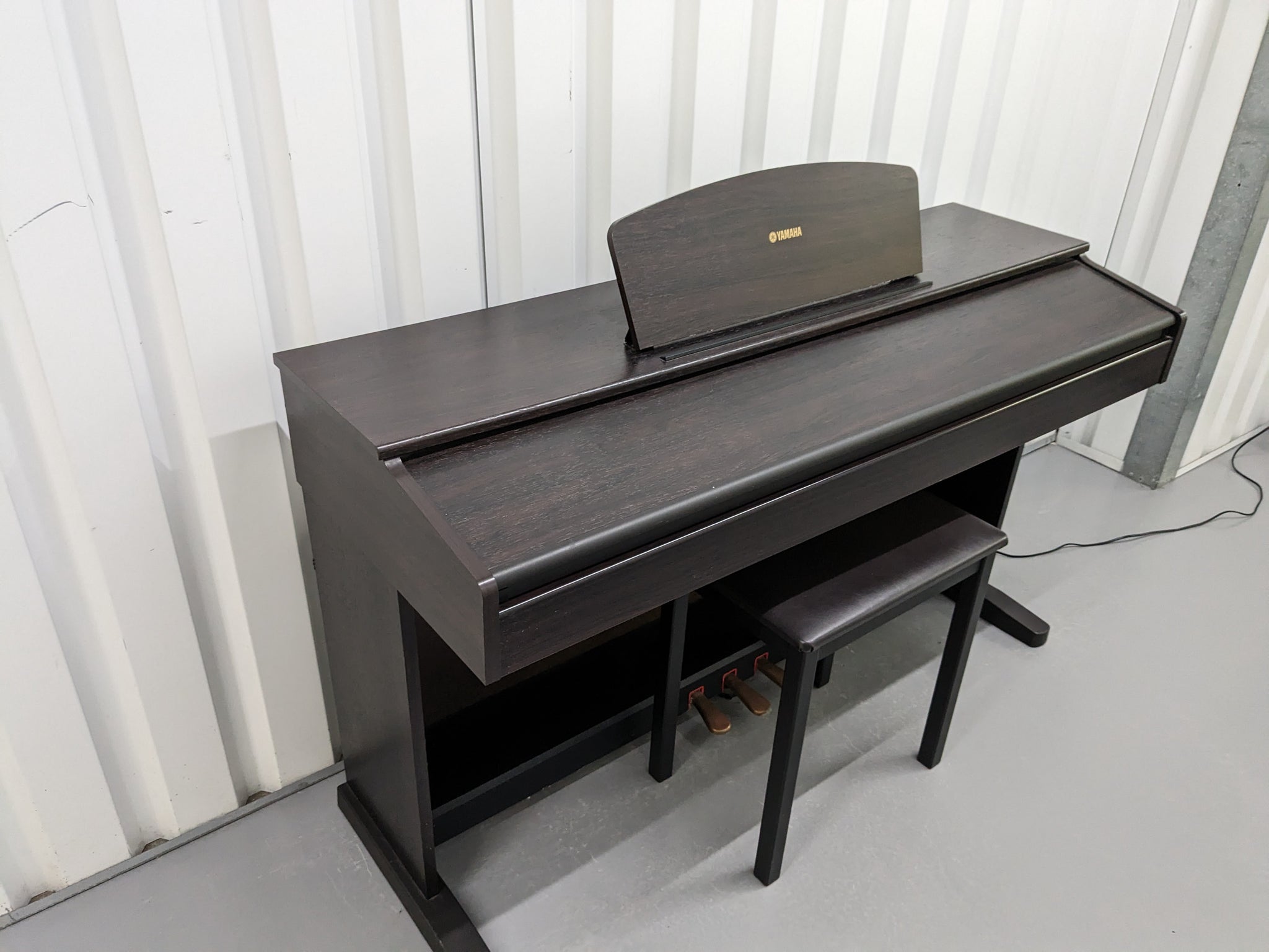 YAMAHA デジタルピアノ YDP-121 Yamaha Arius YDP-121 Digital Piano and stool in dark rosewood