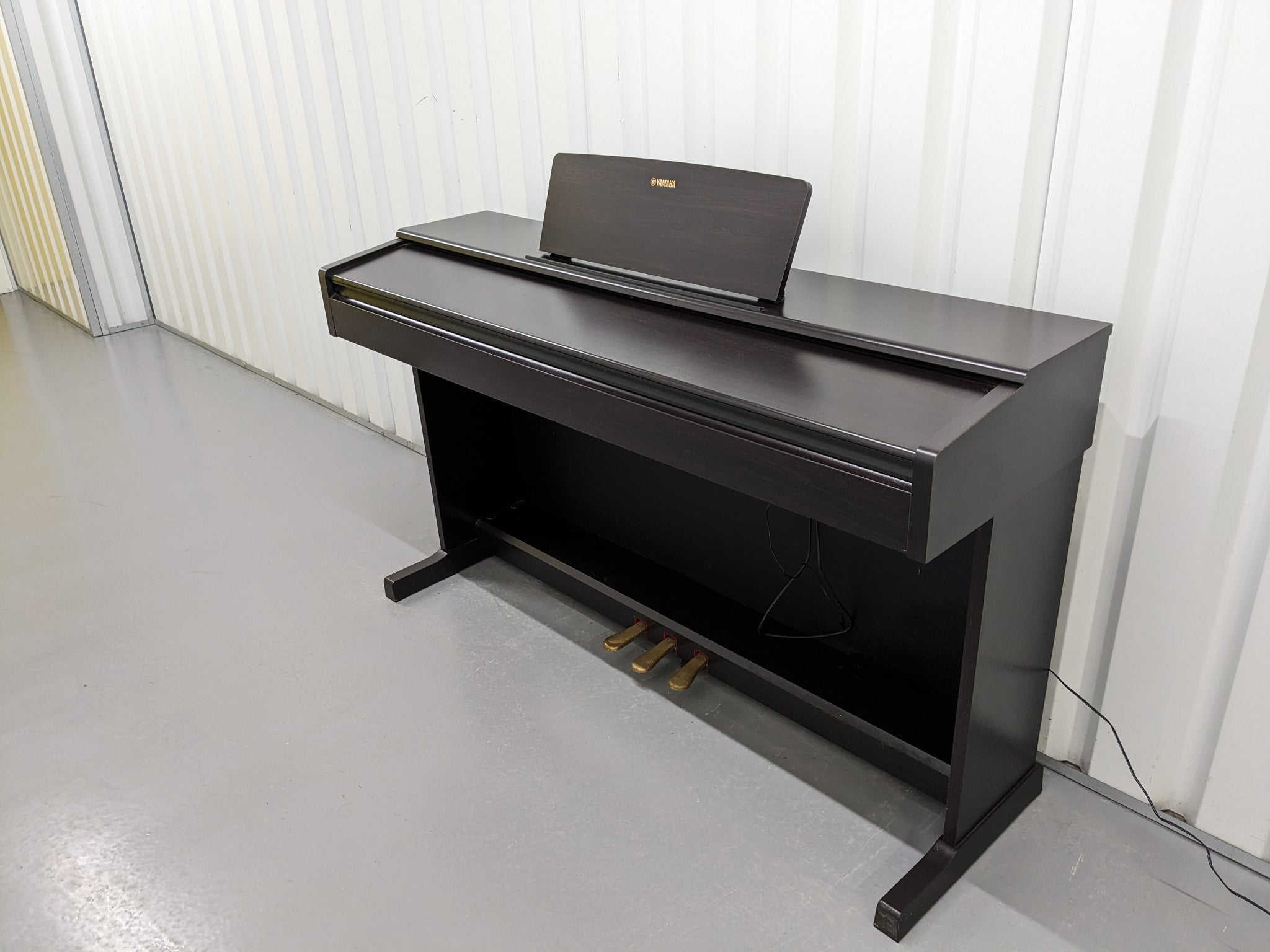 Yamaha Arius YDP-144 digital piano in dark rosewood finish stock