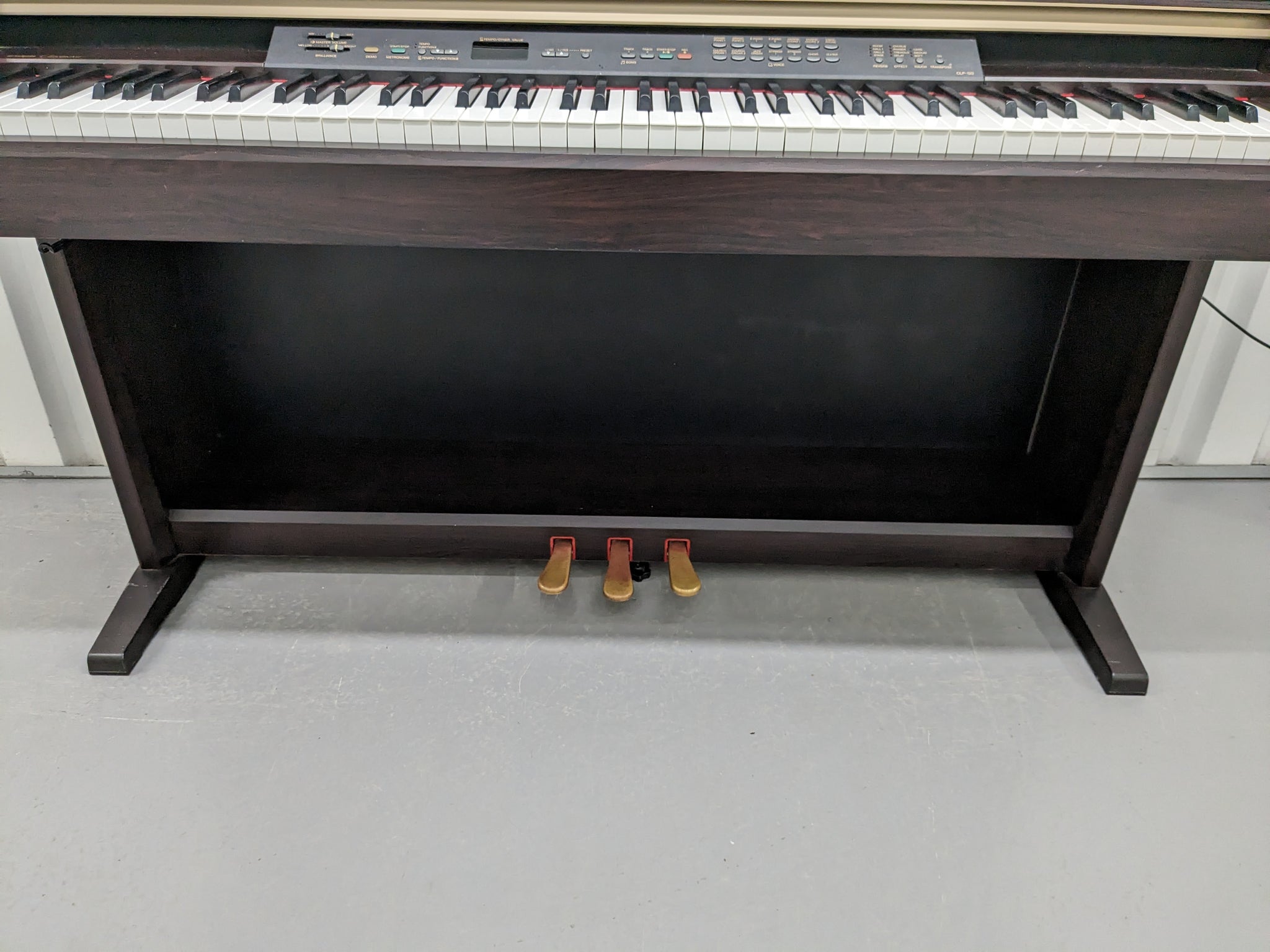 Yamaha Clavinova CLP-120 Digital Piano in dark rosewood stock