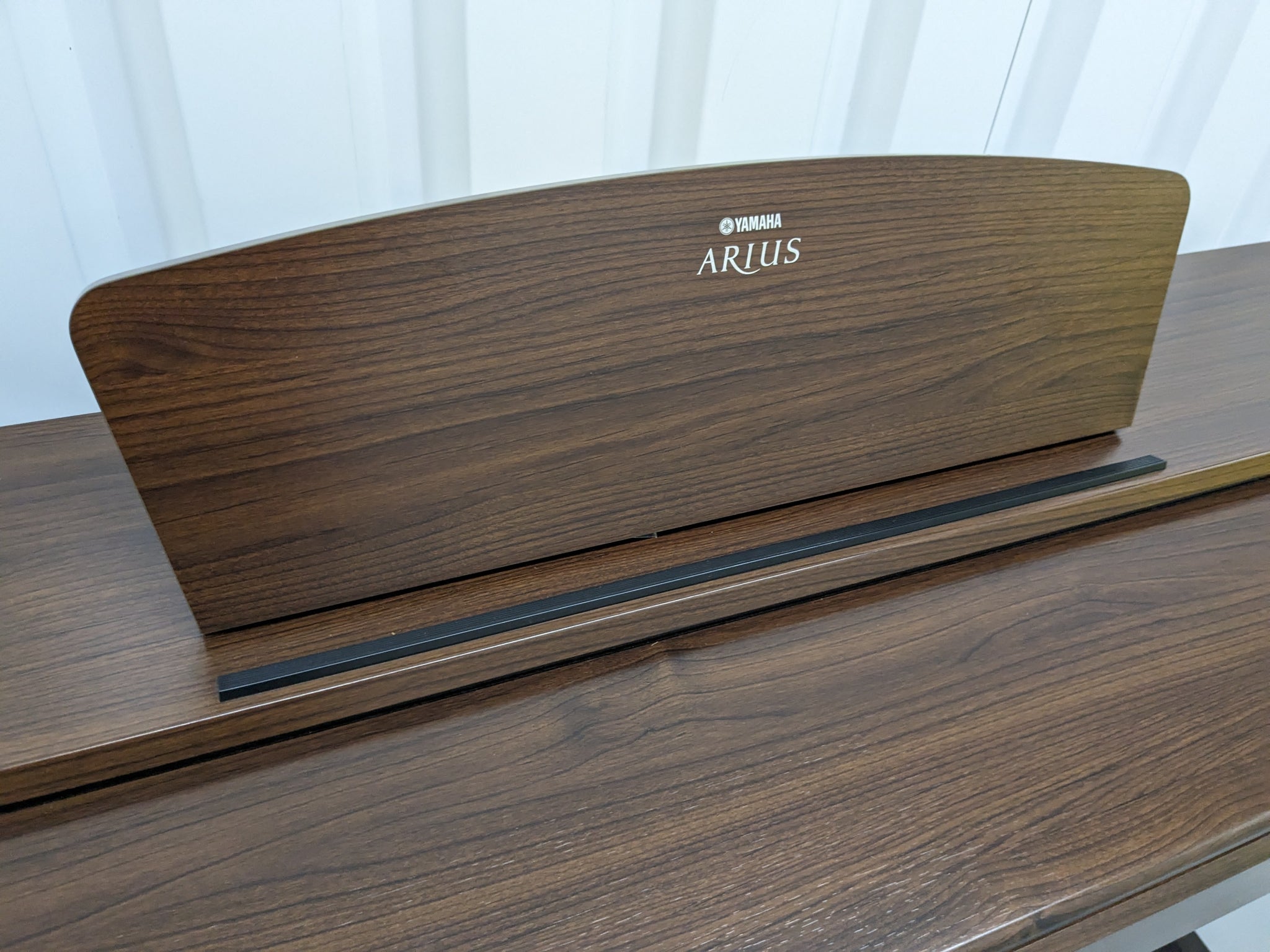 Yamaha Arius YDP-140 digital piano in rosewood finish stock