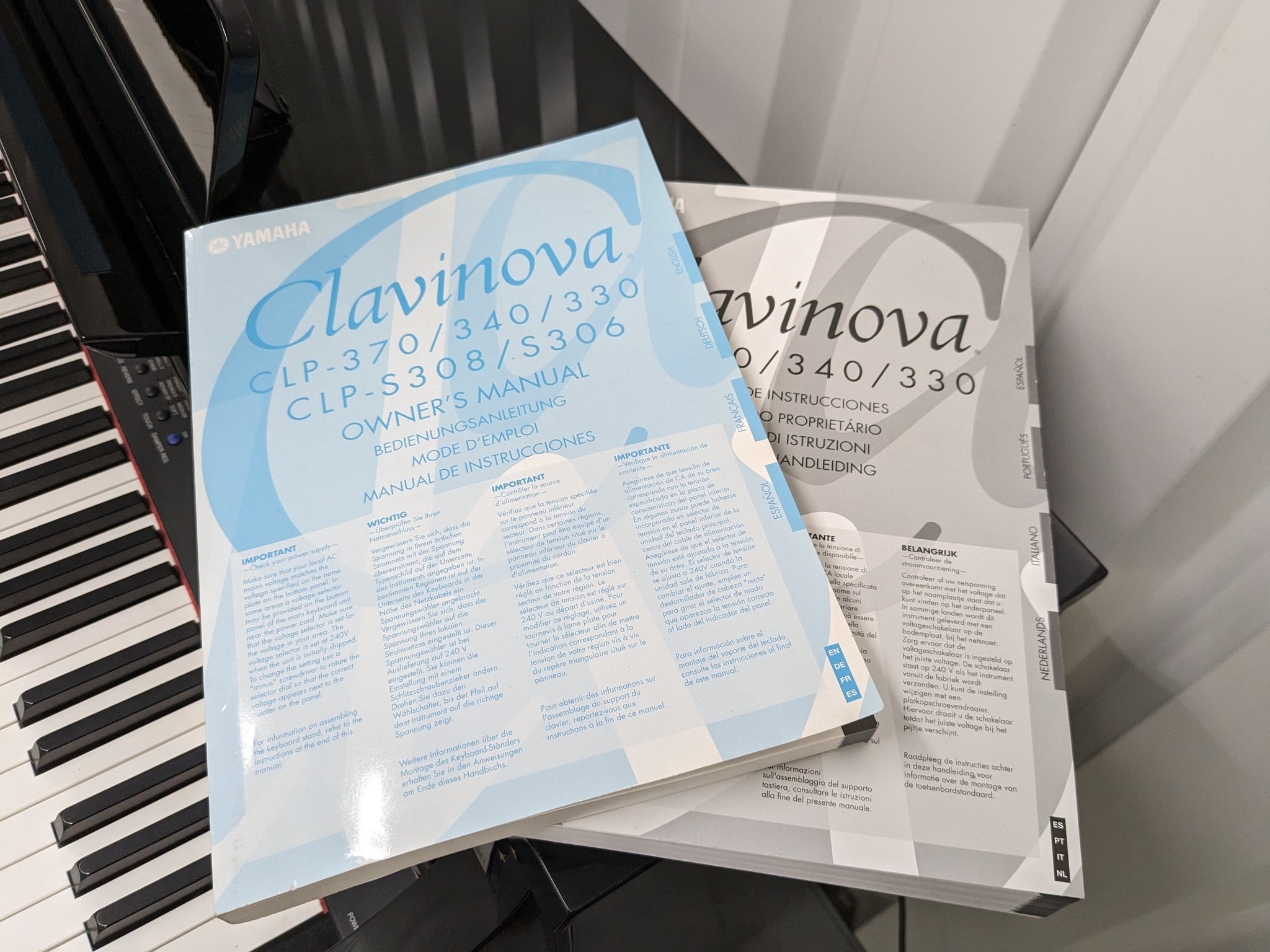 Yamaha Clavinova CLP-330PE glossy black polished ebony Piano stock