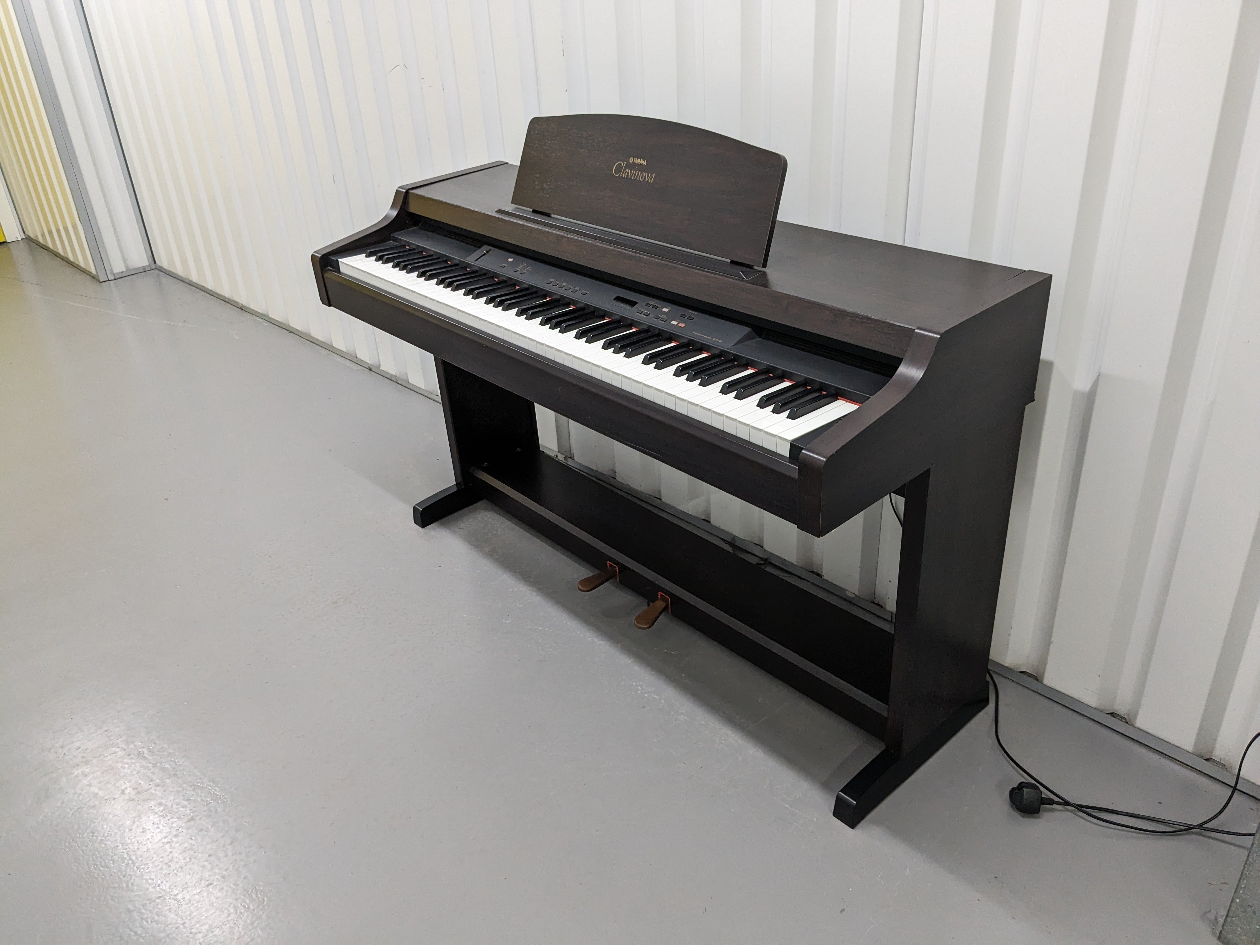 Yamaha Clavinova CLP-820 Digital Piano in dark rosewood stock nr 23419 ...