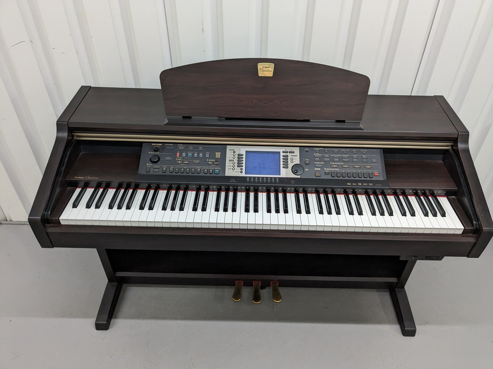 Yamaha Clavinova CVP-203 digital piano arranger in rosewood stock