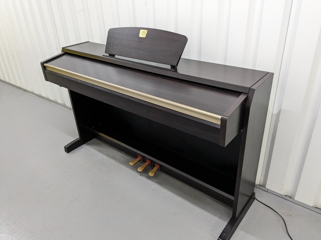 Yamaha Clavinova CLP-220 Digital Piano in dark rosewood finish stock nr 23446