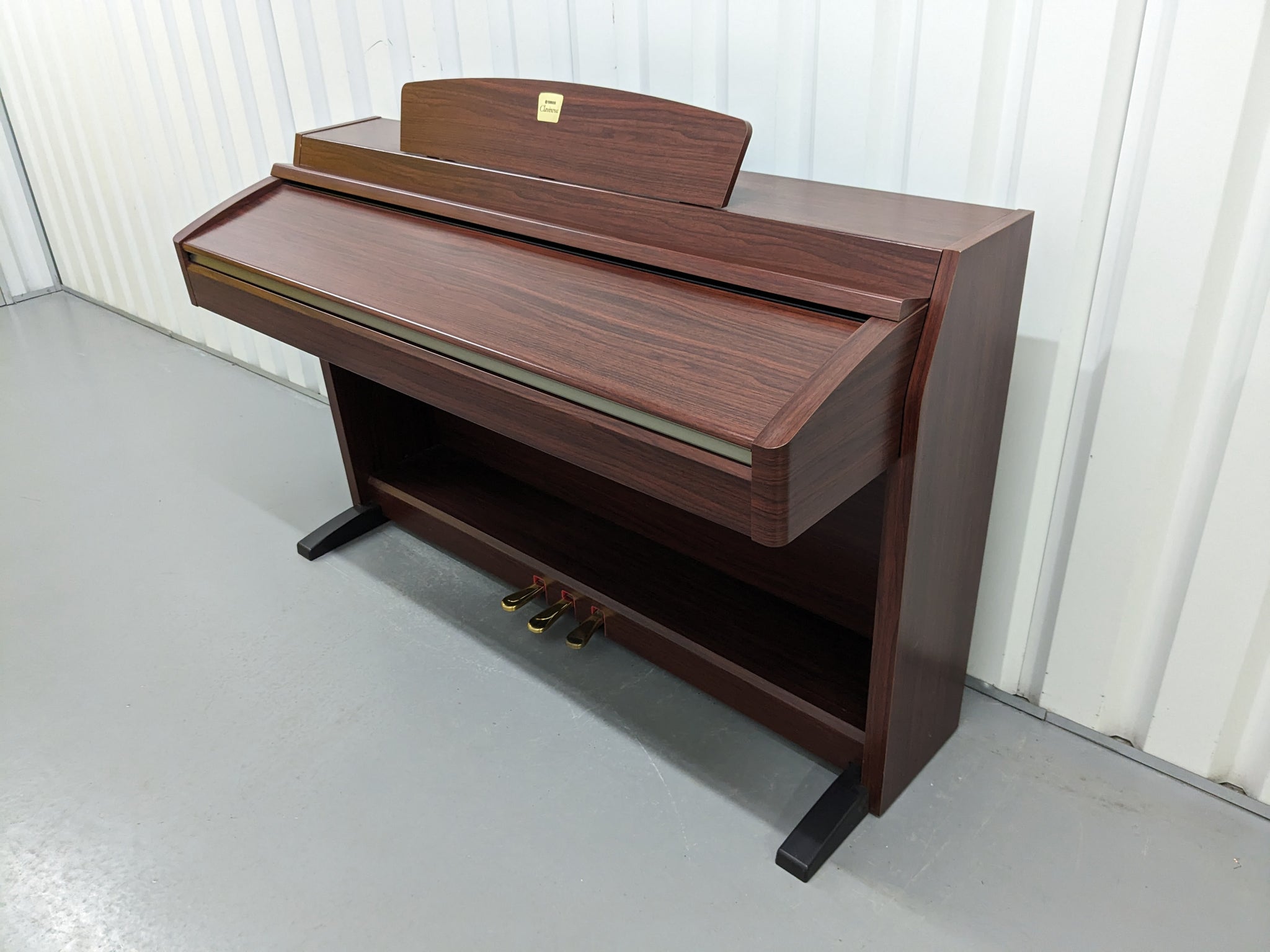 Yamaha Clavinova CLP-230 Digital Piano in mahogany finish stock nr