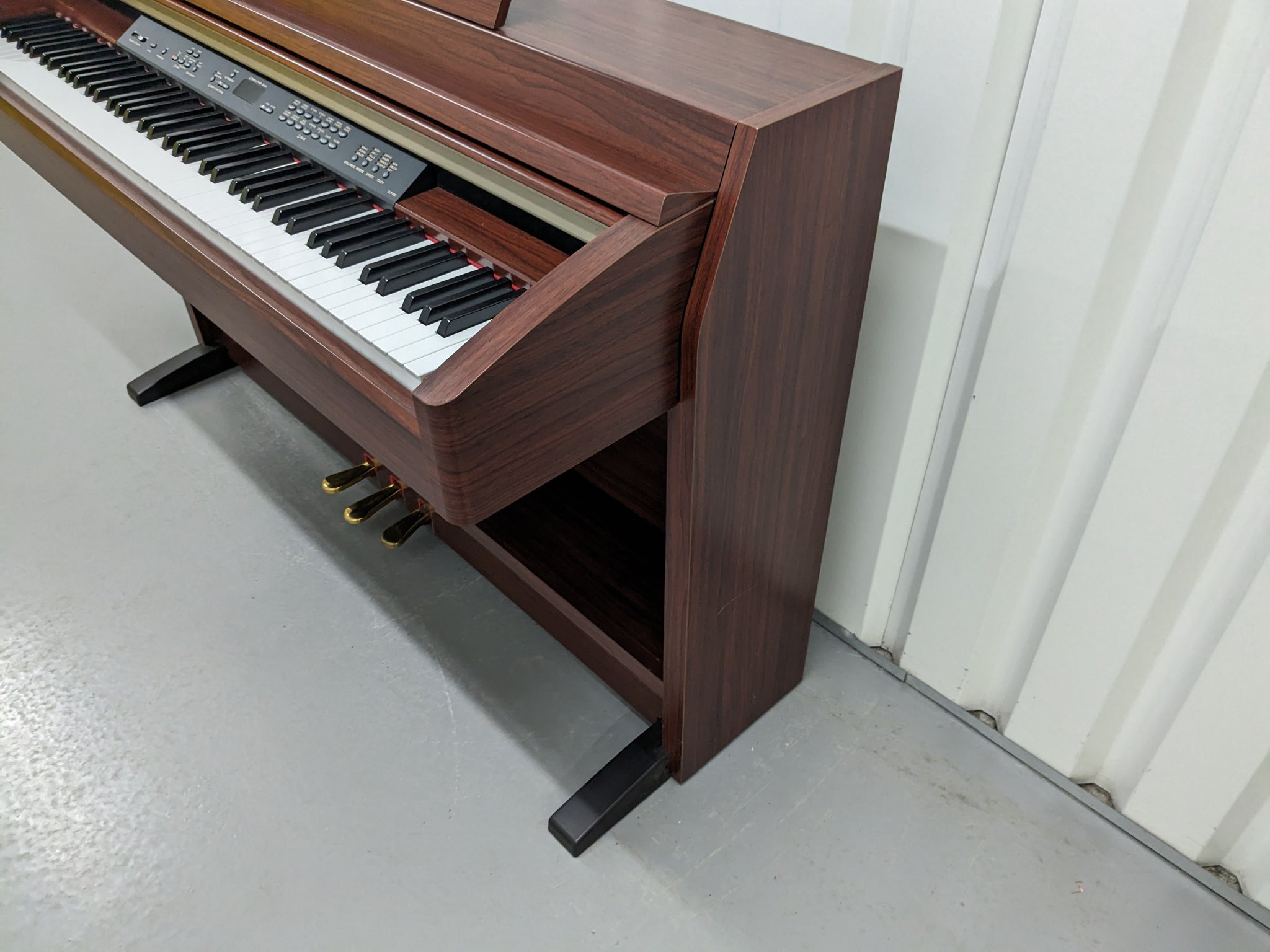 Yamaha Clavinova CLP-230 Digital Piano in mahogany finish stock nr