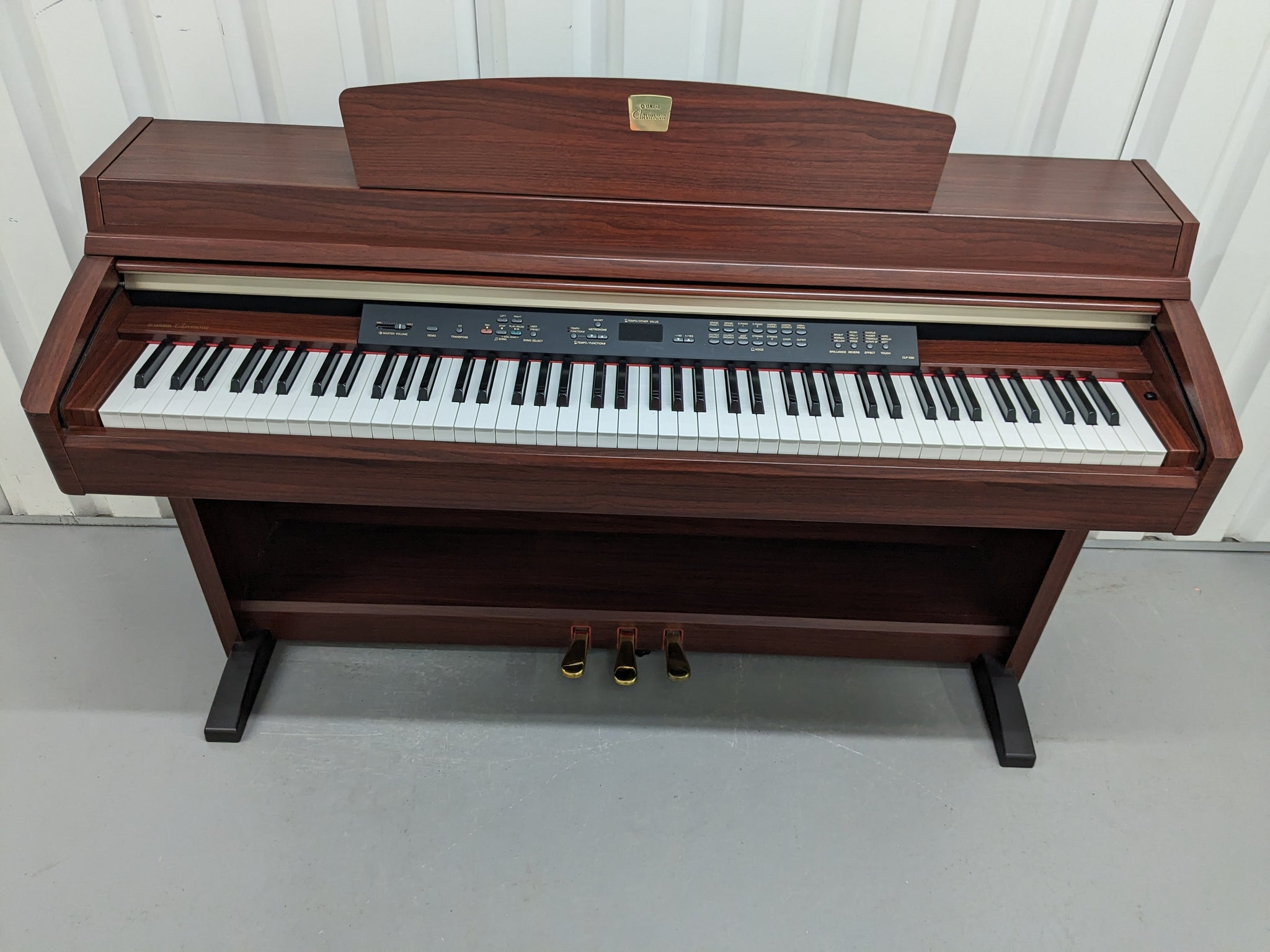 Yamaha Clavinova CLP-230 Digital Piano in mahogany finish stock nr