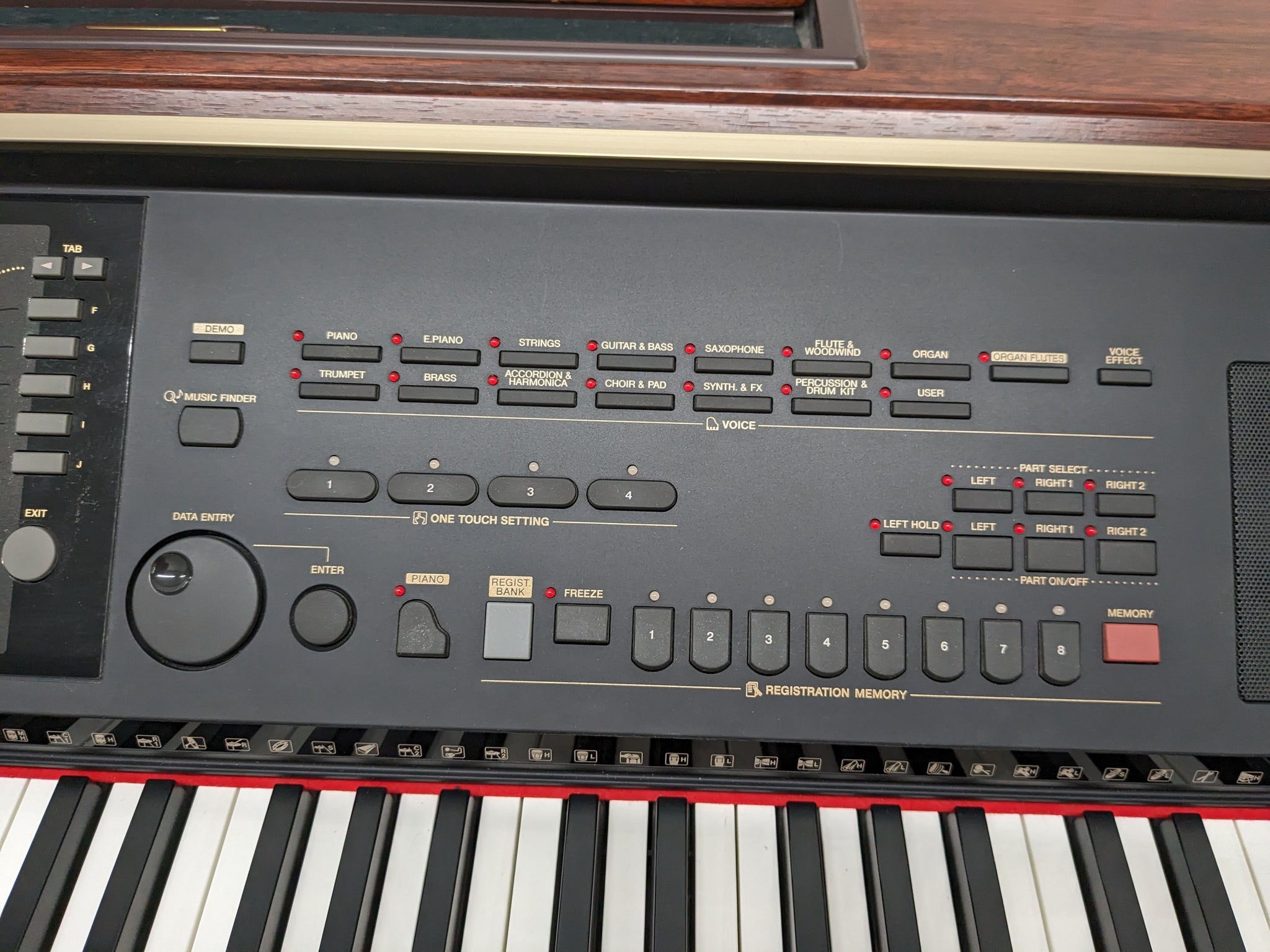 Yamaha Clavinova CVP-305 Digital Piano / arranger in