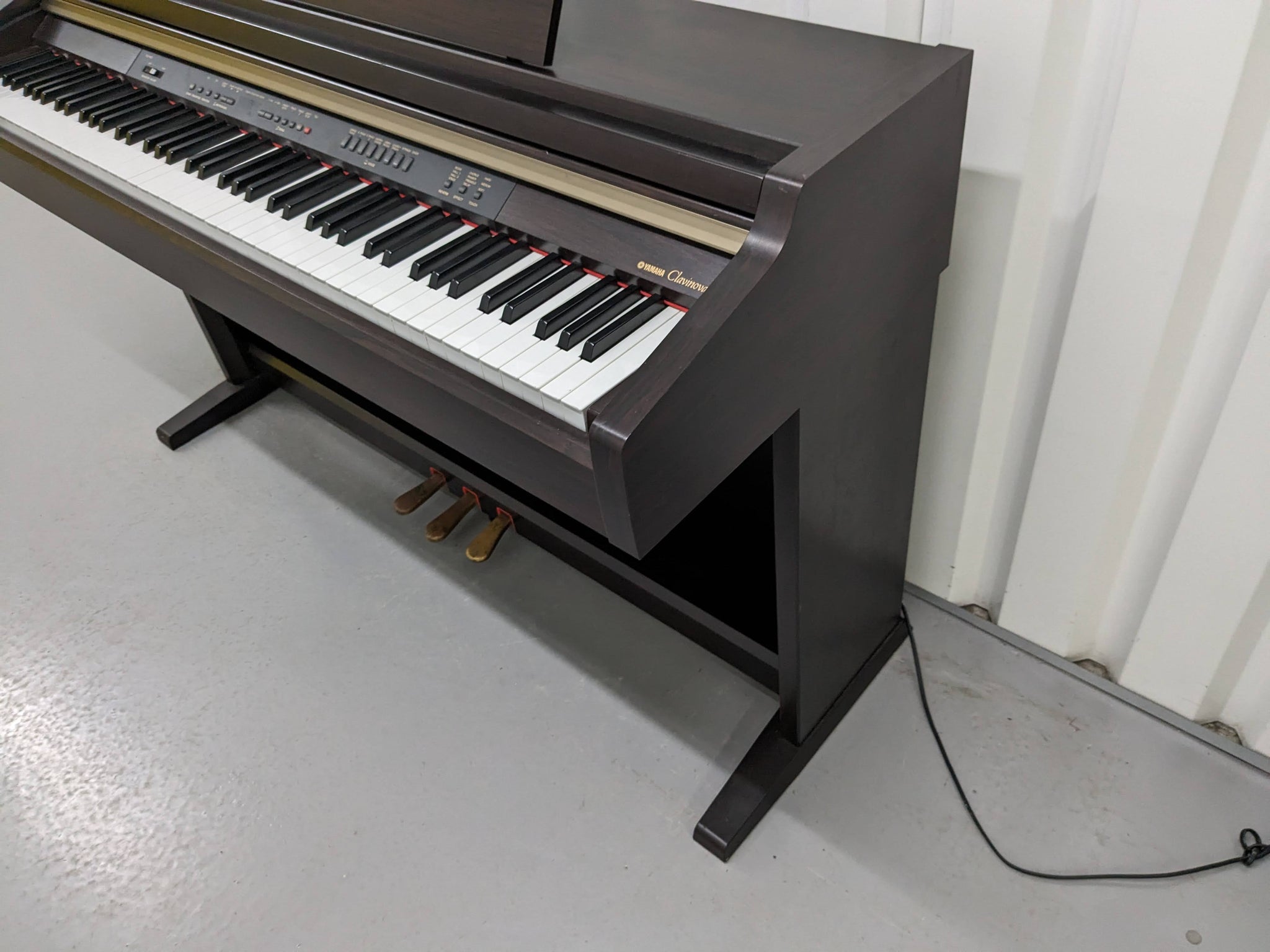 Yamaha Clavinova CLP-930 Digital Piano in dark rosewood stock Yamaha Clavinova CLP-930 Digital Piano in dark rosewood stock