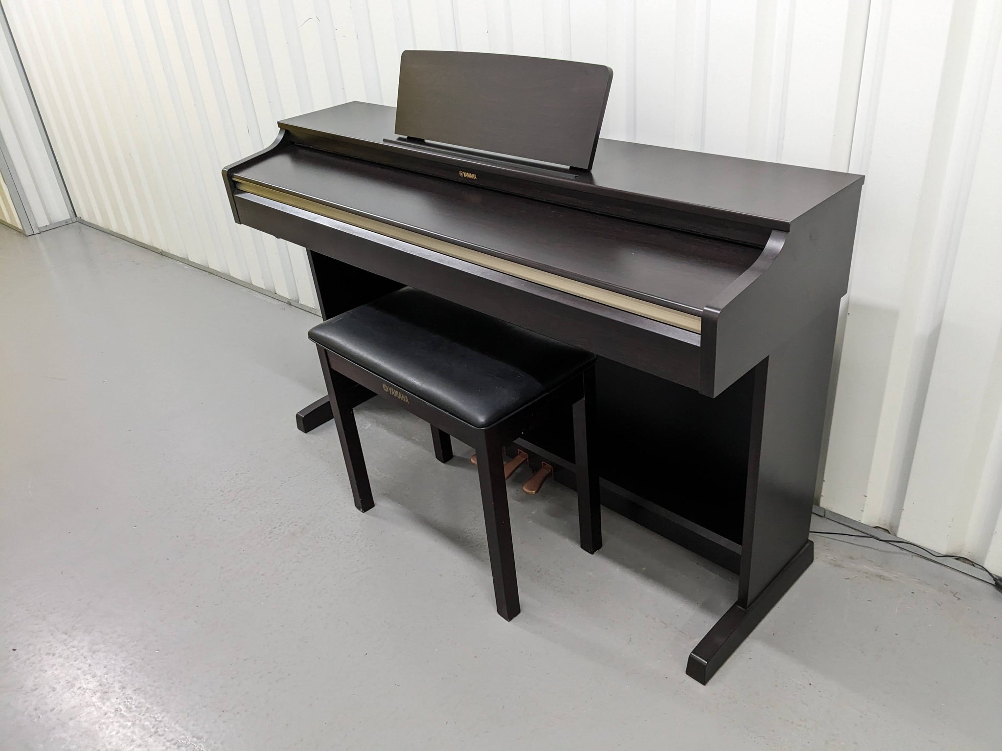 【群馬県】YAMAHA ARIUS YDP-162R 電子ピアノ グランドピアノの音とタッチにこだわったベーシックモデル ヤマハ 電子