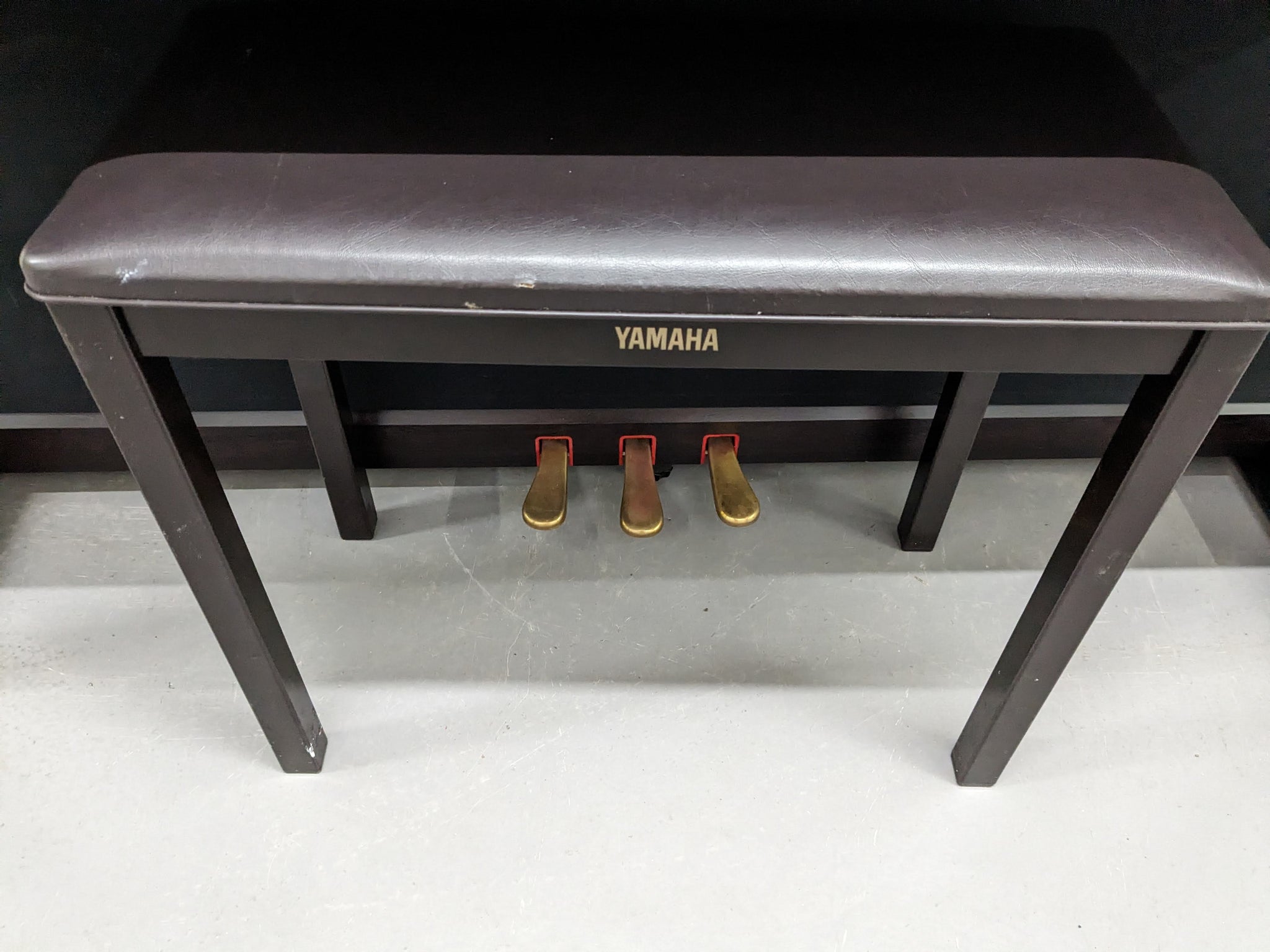 Yamaha Clavinova CLP-170 Digital Piano in dark rosewood colour