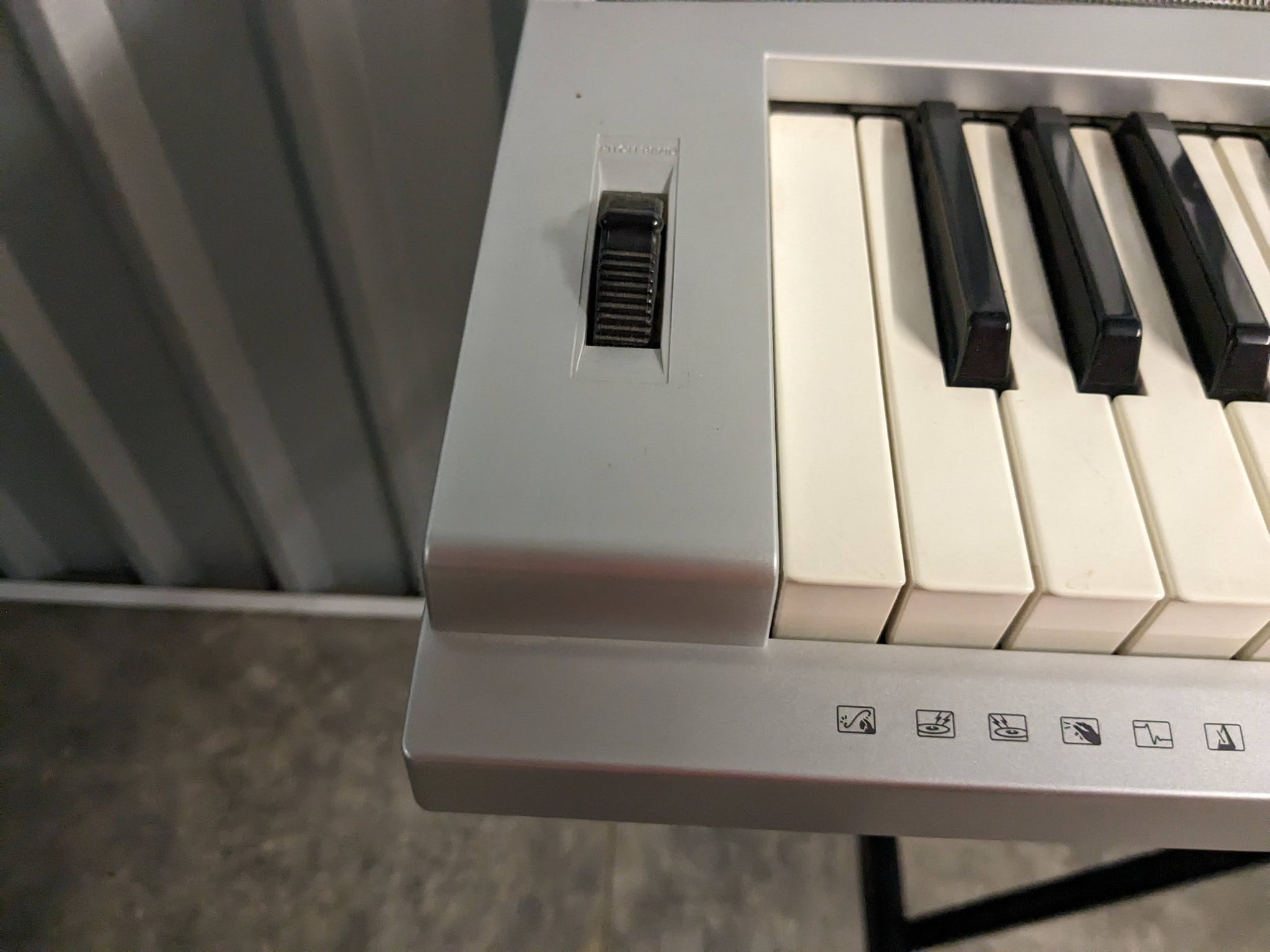 Yamaha dgx deals 220 weighted keys