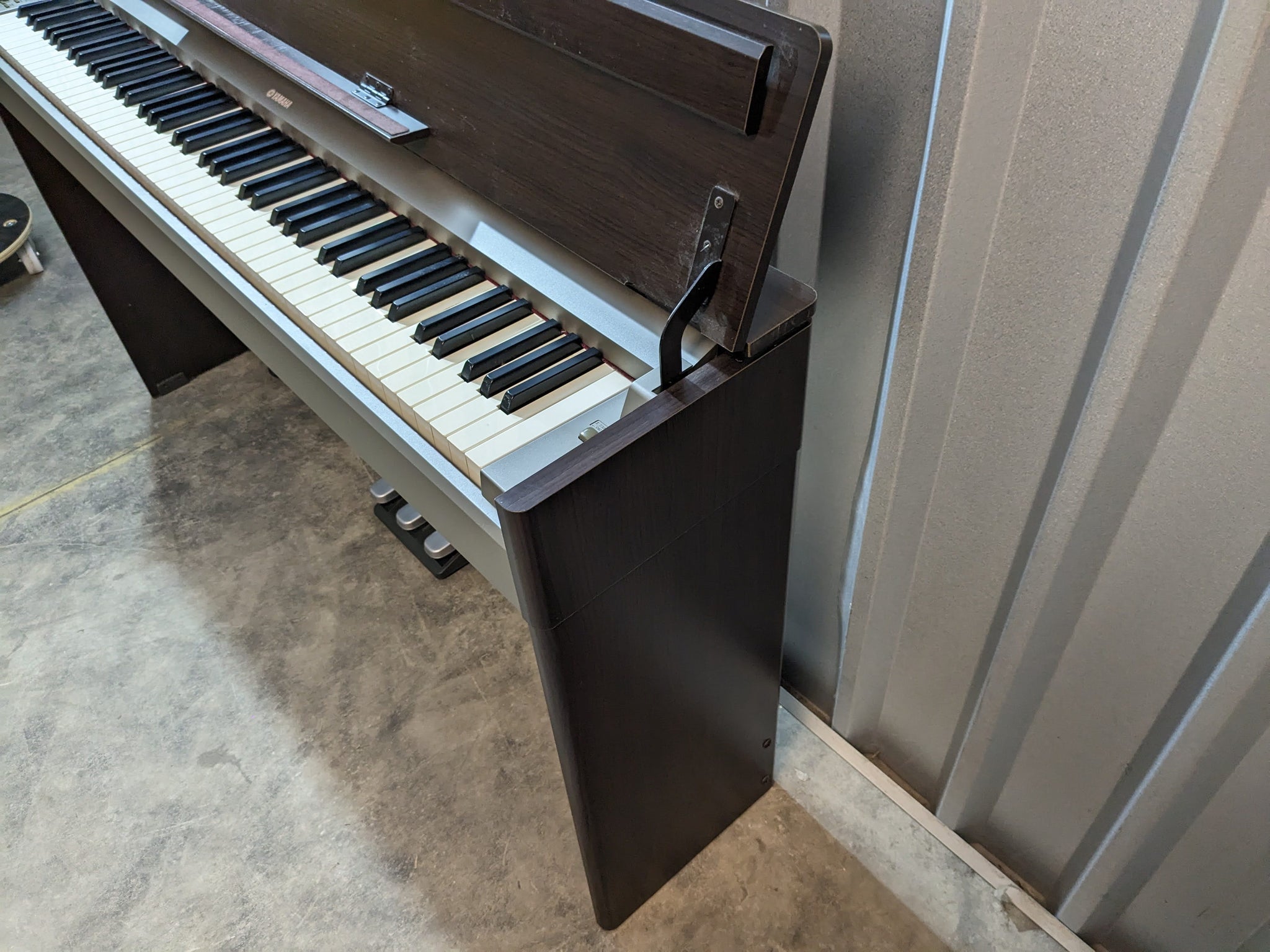 Yamaha Arius YDP-S31 Digital Piano Slimline space saver
