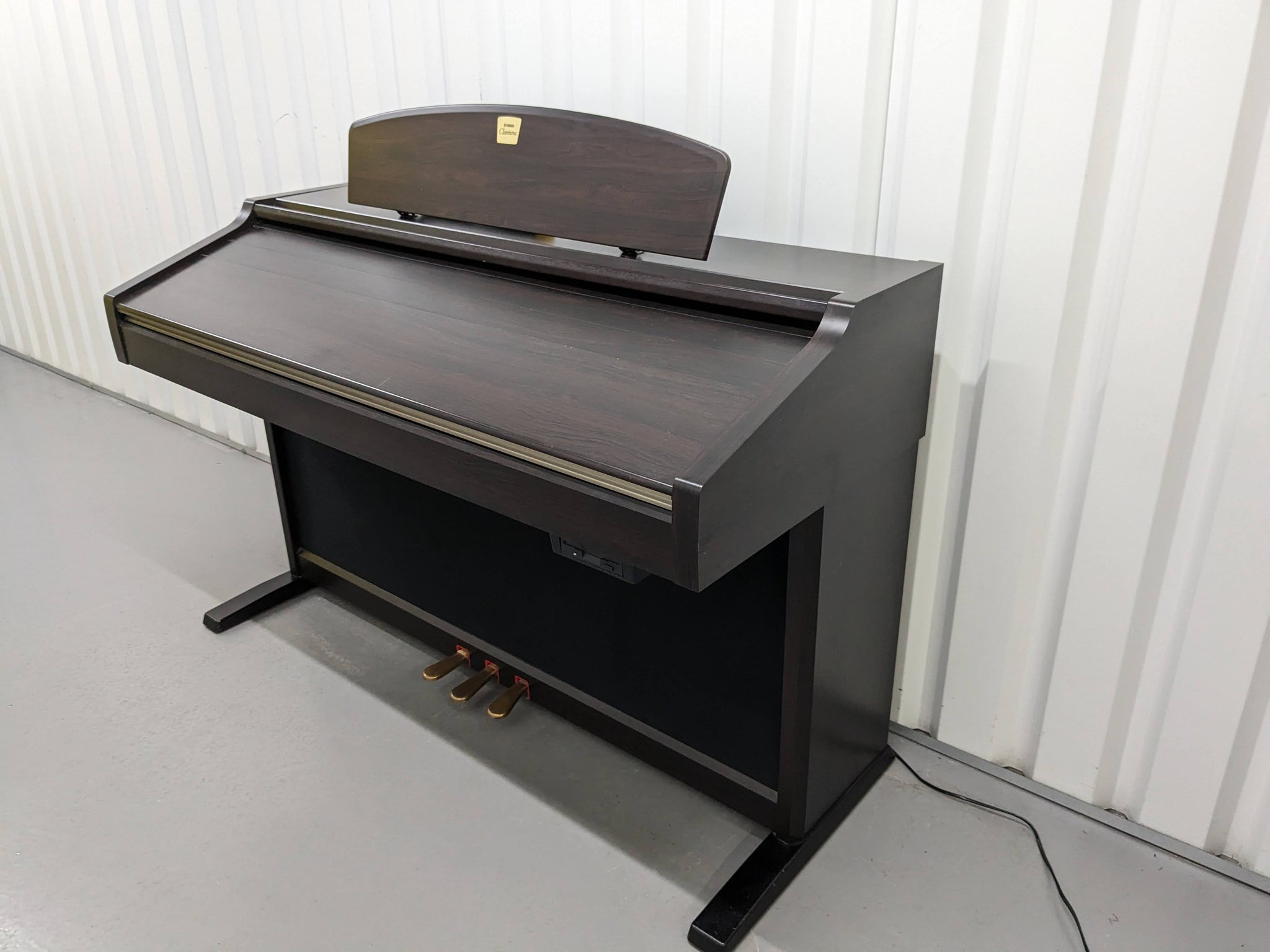 Yamaha Clavinova CVP-205 in rosewood with big speakers in base stock n –  Sulinda Music