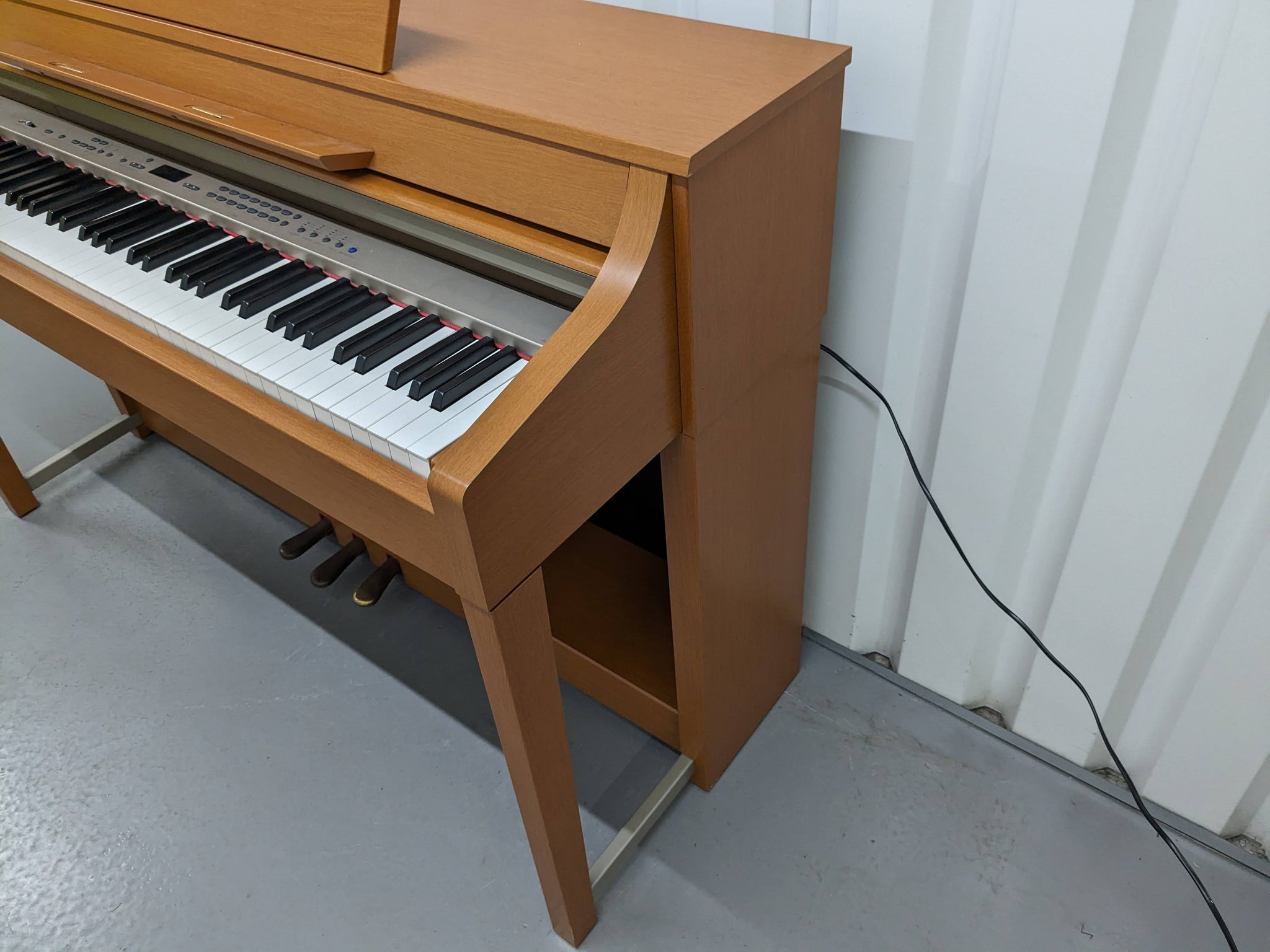YAMAHA CLAVINOVA CLP-370c DIGITAL PIANO + STOOL in cherry wood