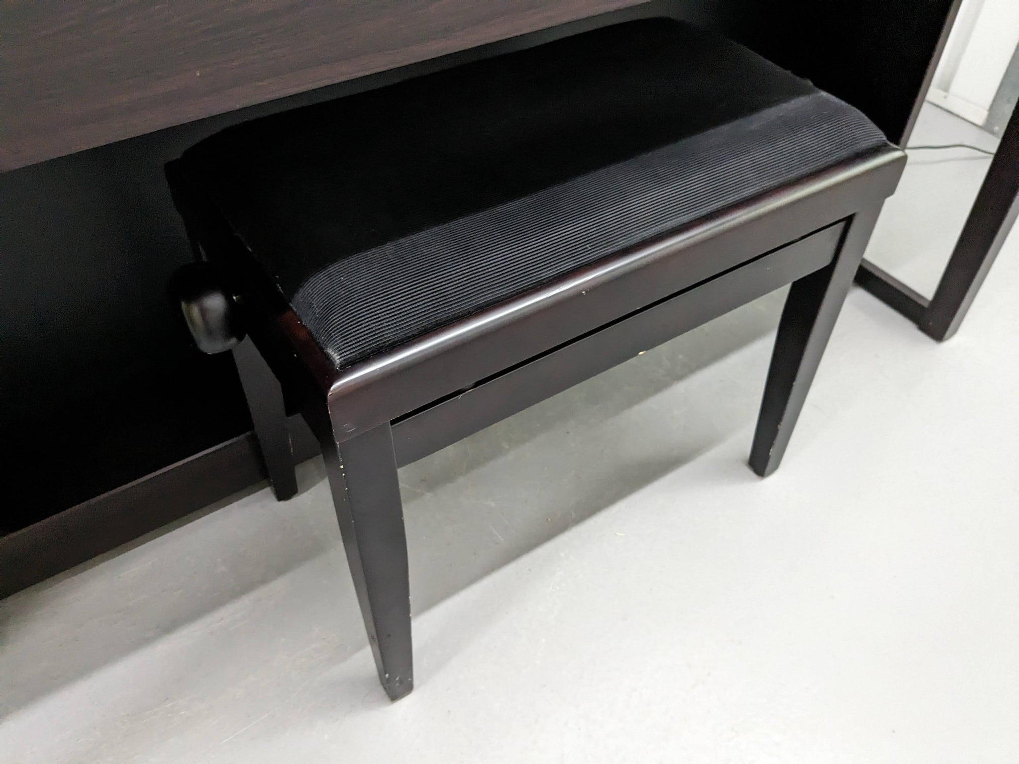 Yamaha Clavinova CLP-535 in dark rosewood + stool stock