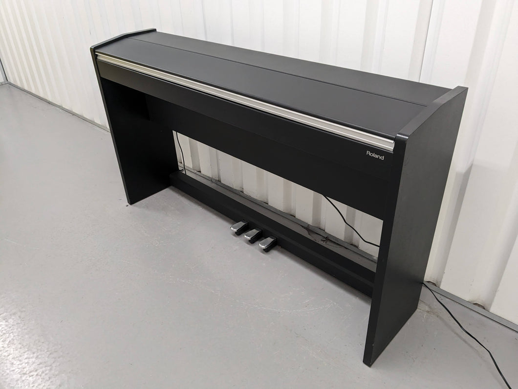 Roland F130R compact slim size Digital Piano in black  stock # 24006