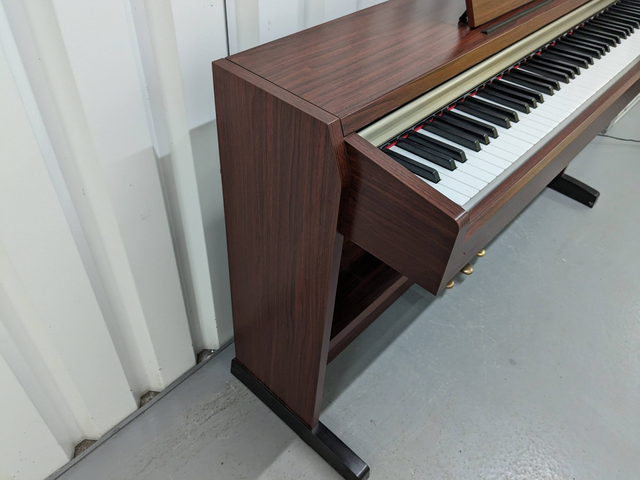 Yamaha Clavinova CLP-220 digital piano in mahogany finish