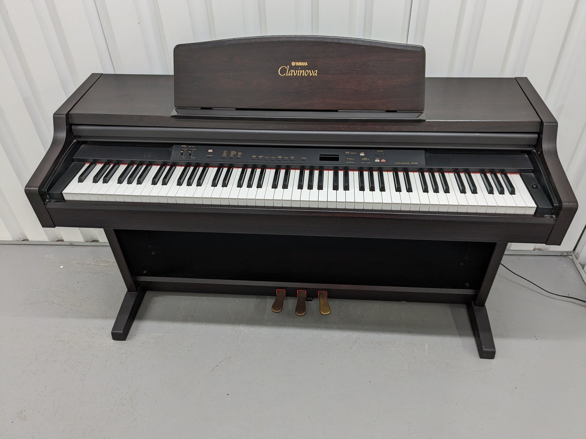 Yamaha Clavinova CLP-840 Digital Piano in dark rosewood stock