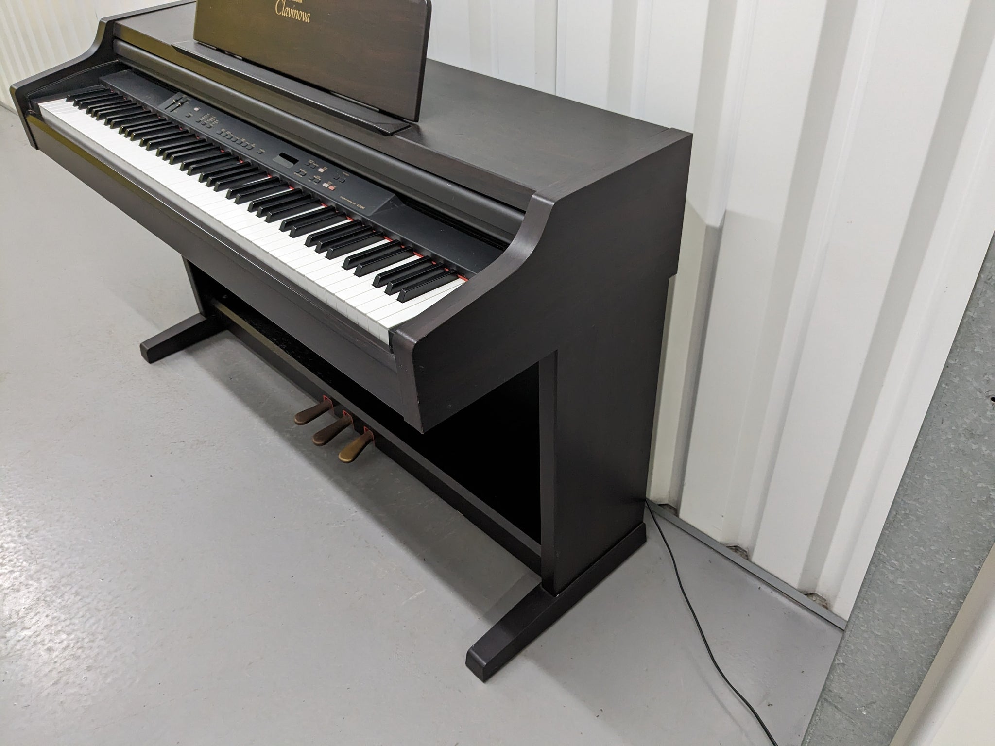 Yamaha Clavinova CLP-840 Digital Piano in dark rosewood stock Yamaha Clavinova CLP-840 Digital Piano in dark rosewood stock