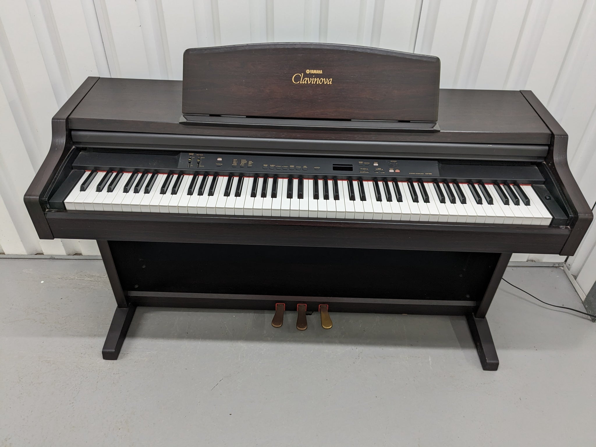 Yamaha Clavinova CLP-840 Digital Piano in dark rosewood stock #24079 –  Sulinda Music