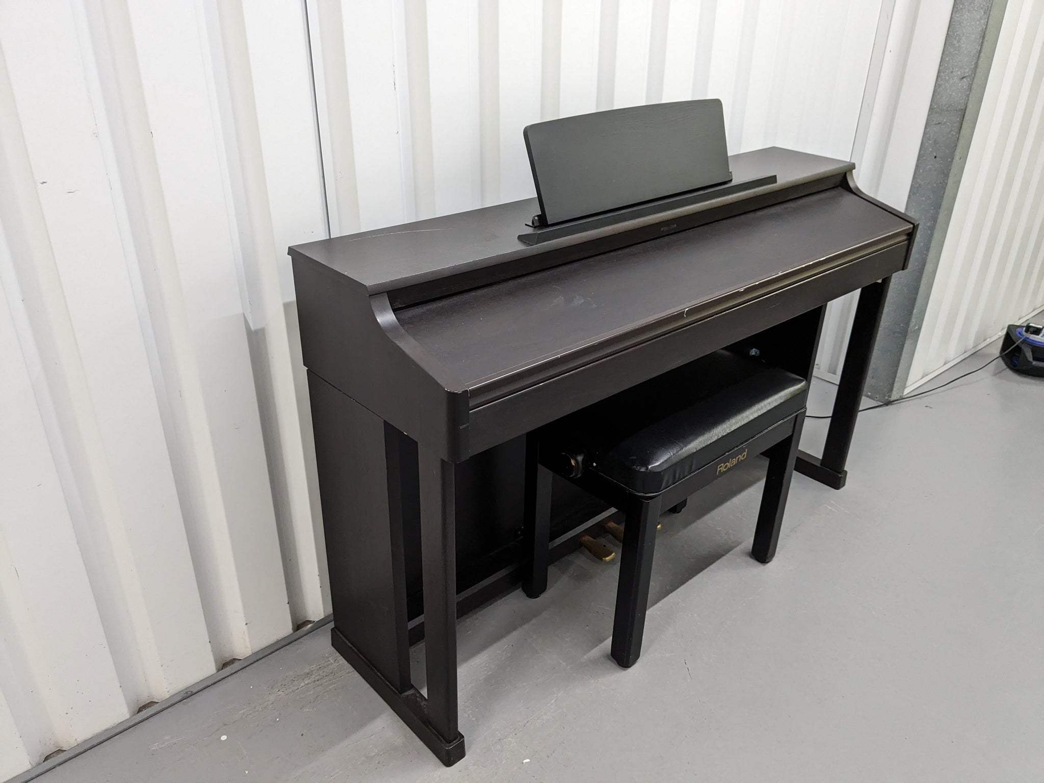 Roland HP203 digital piano and stool in dark rosewood finish stock