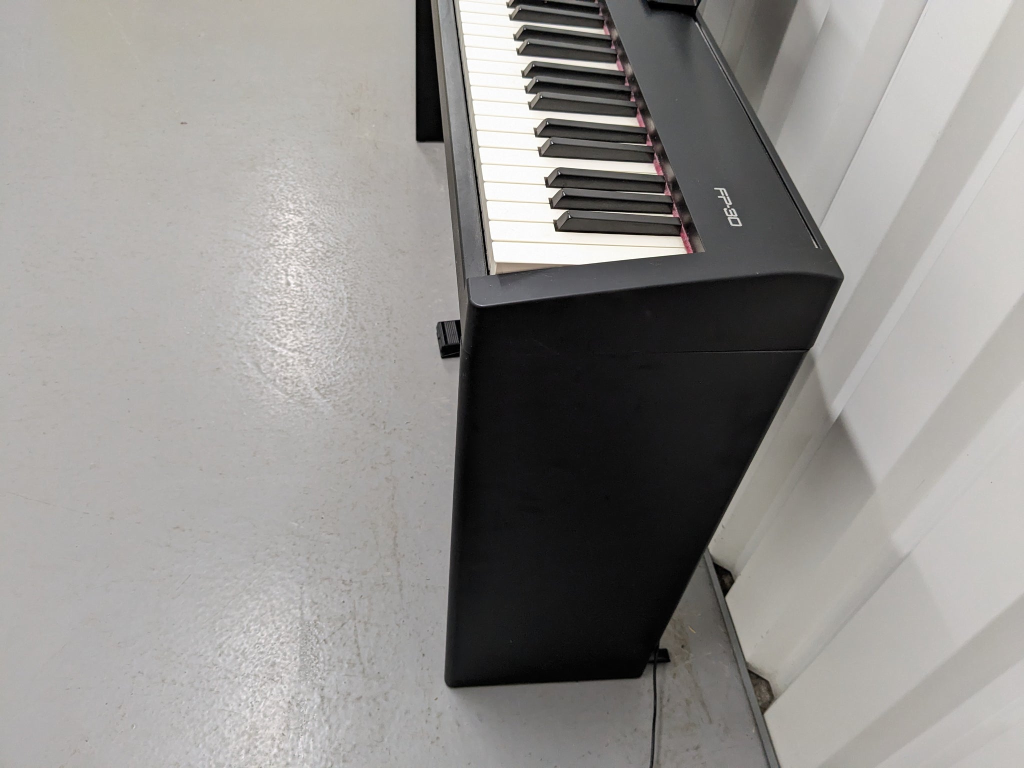 roland fp 30 pedal Roland FP30 88 Key Weighted Keys Portable black piano with stand and p – Sulinda Music