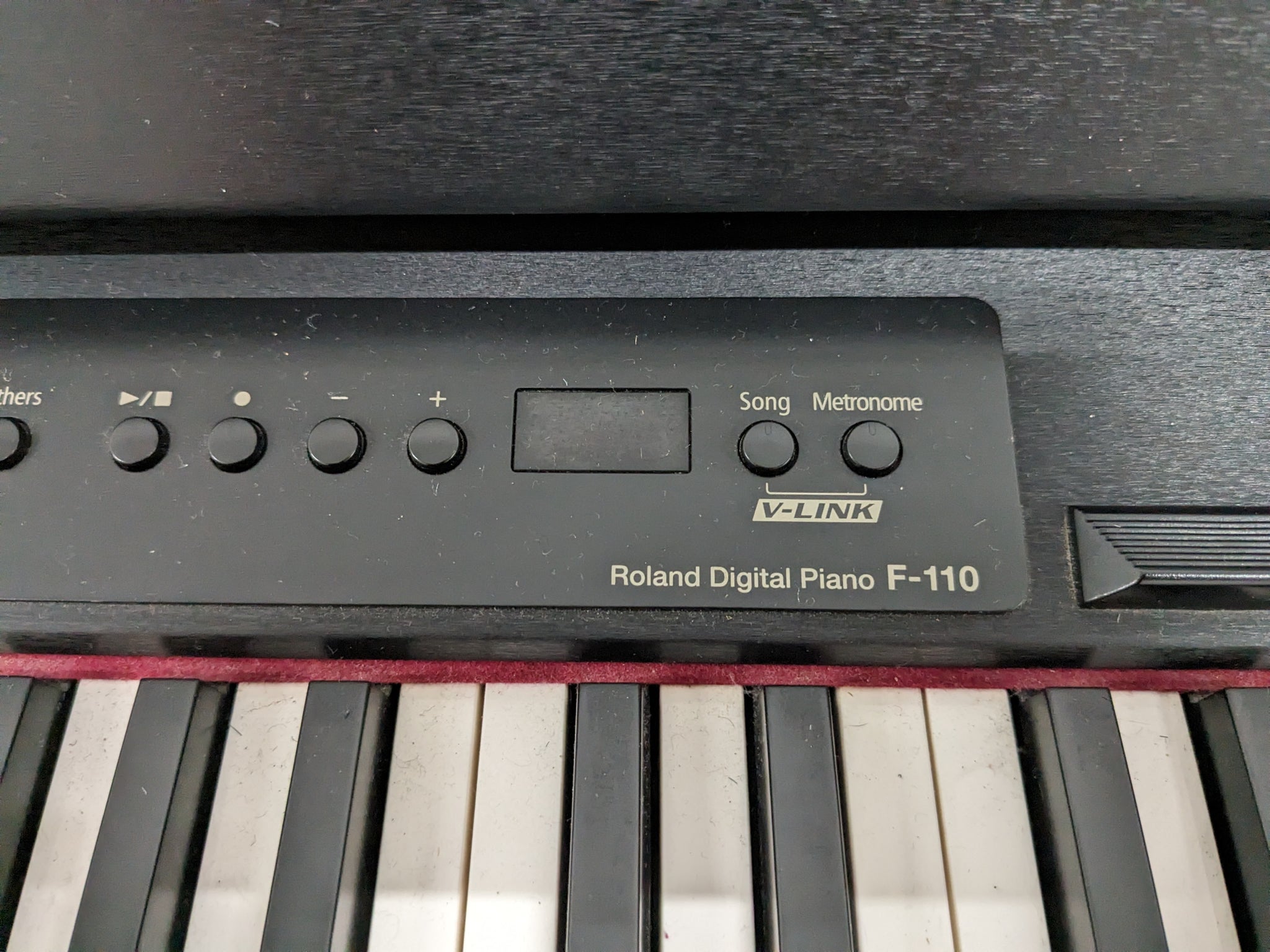 Roland F-110 compact slim size Digital Piano in black stock