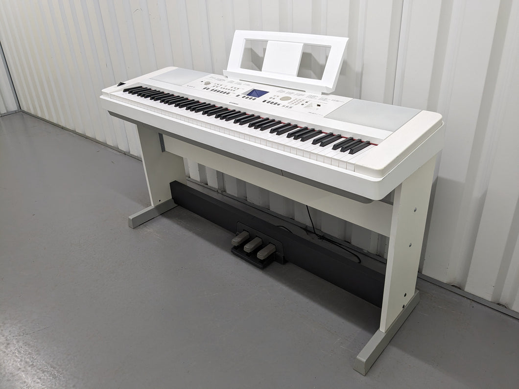 Yamaha DGX-650 white portable grand piano keyboard +stand +3 pedals stock #24124